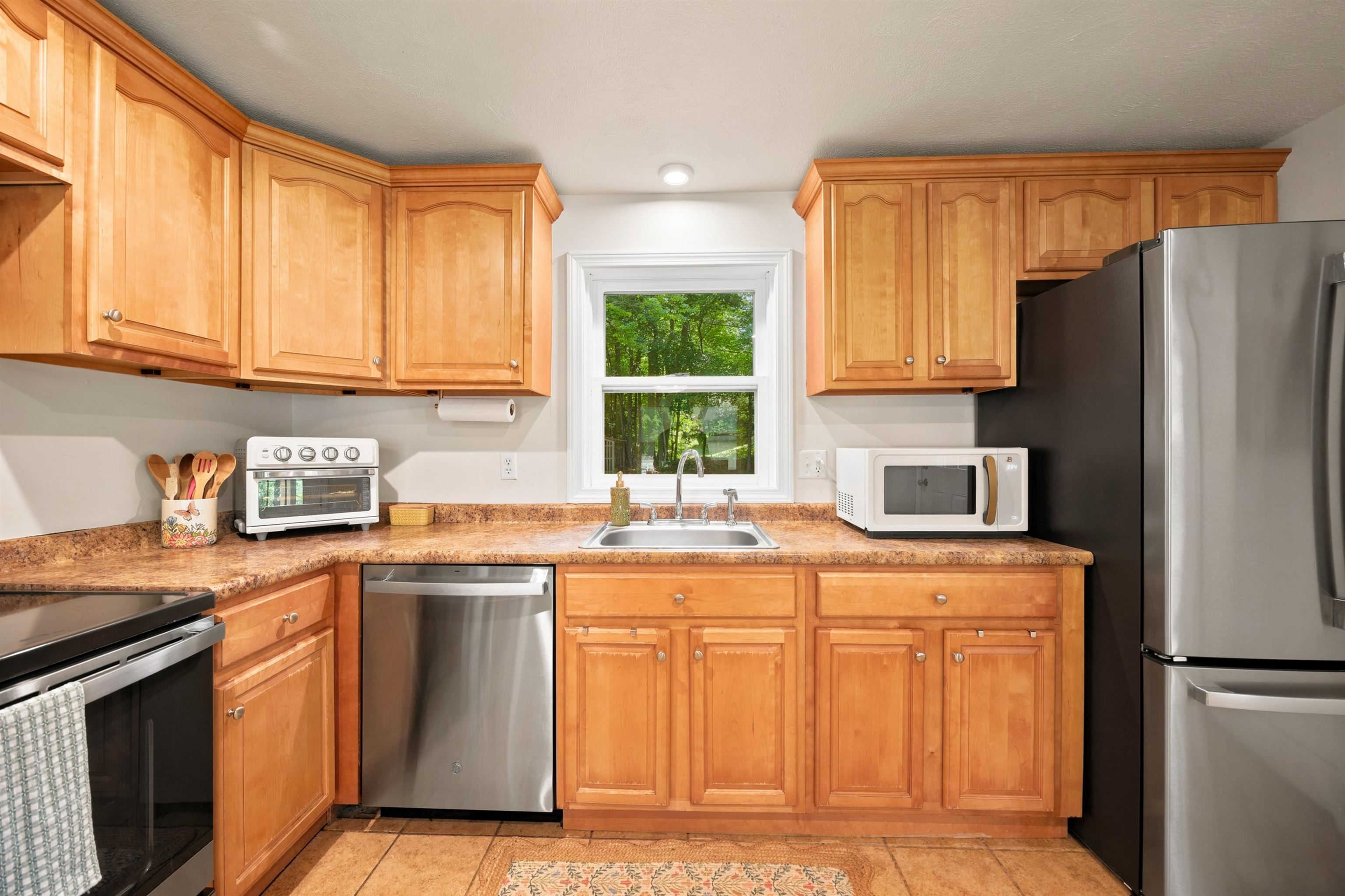 3 Millstream Ln, Concord, NH 03303