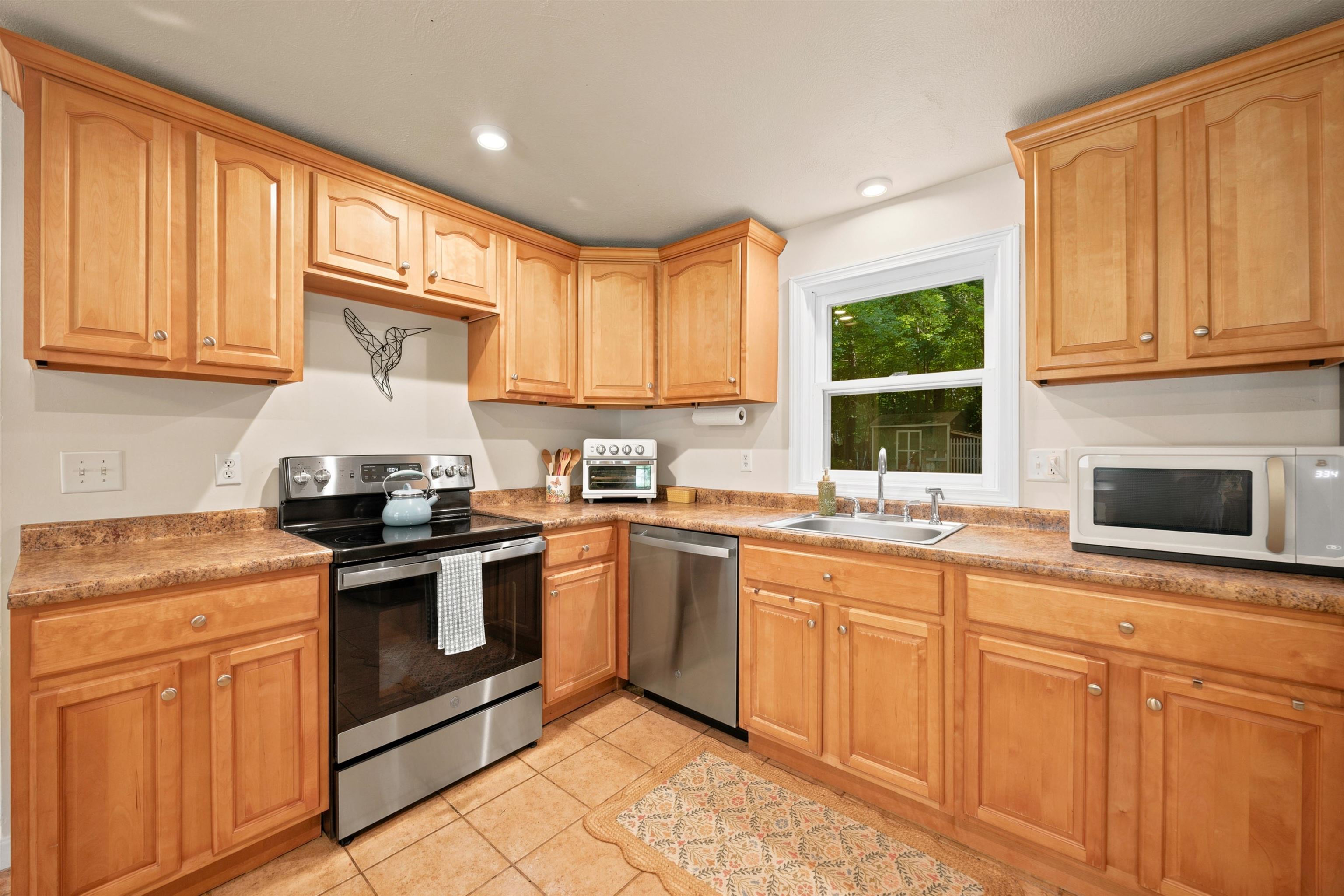 3 Millstream Ln, Concord, NH 03303