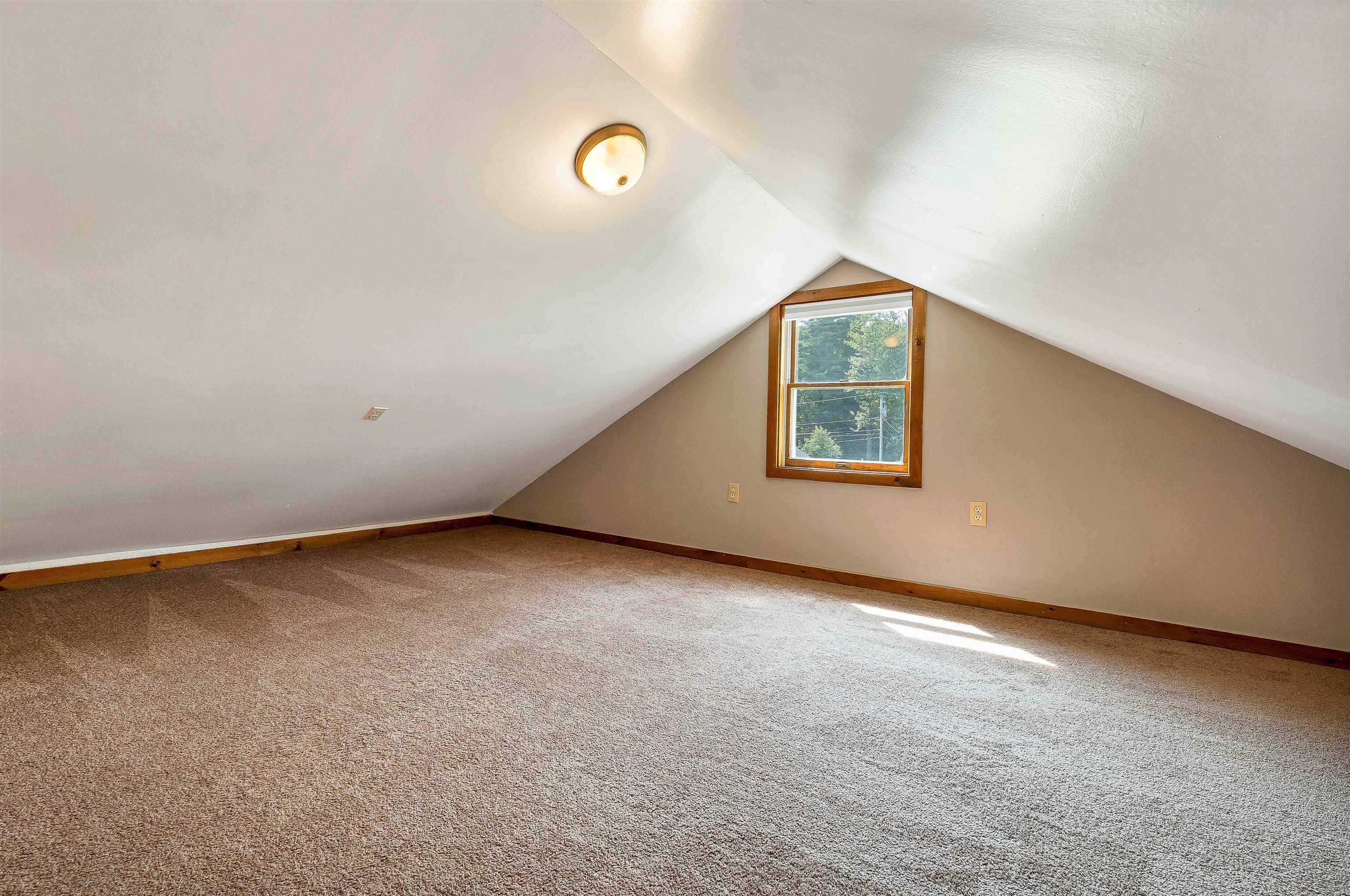76 Noyes Rd, Tilton, NH 03276