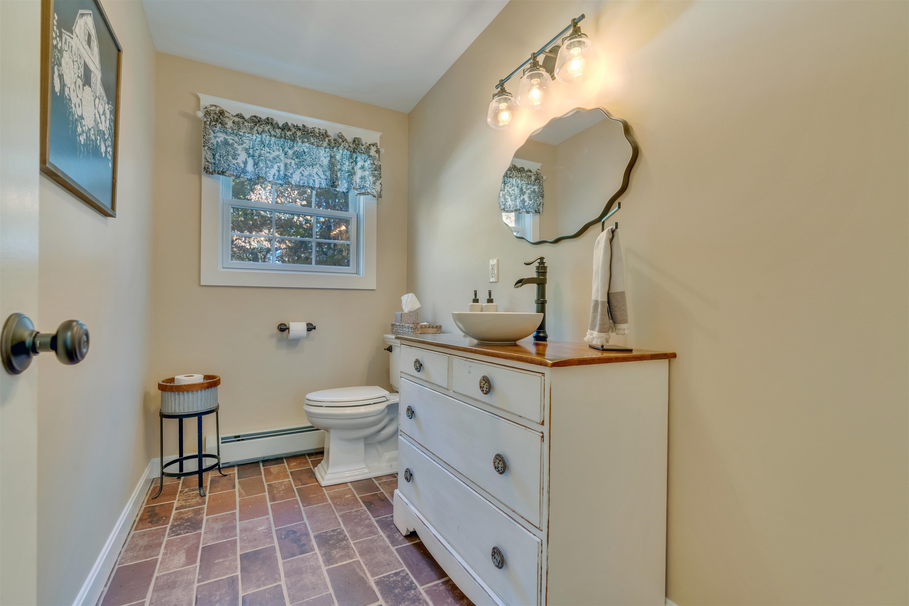10 Partridge Dr, Middleton, NH 03887