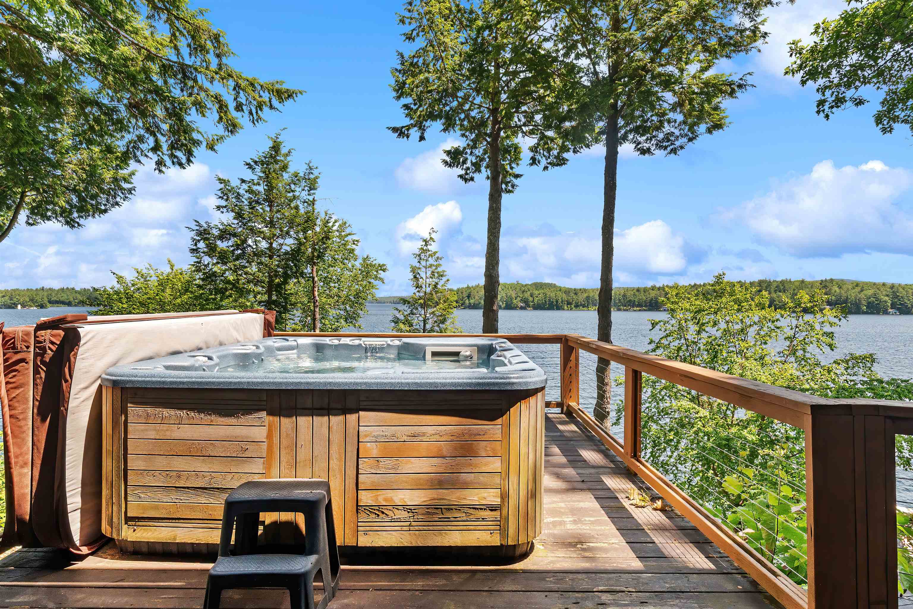 7 Bay Point Ln, Sunapee, NH 03782