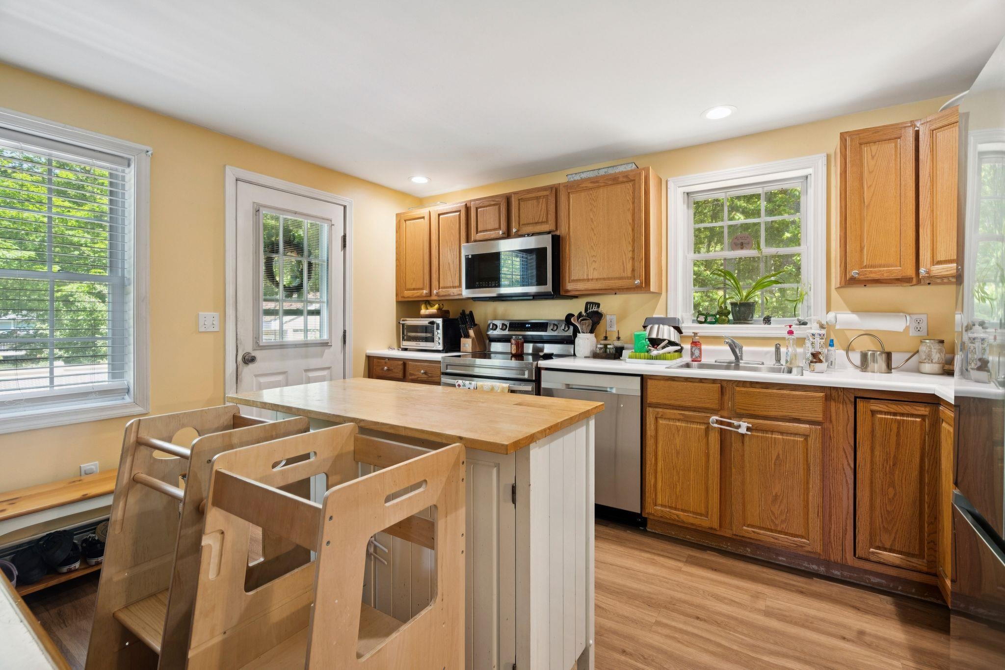 170 Jefferson Dr, Hillsborough, NH 03244