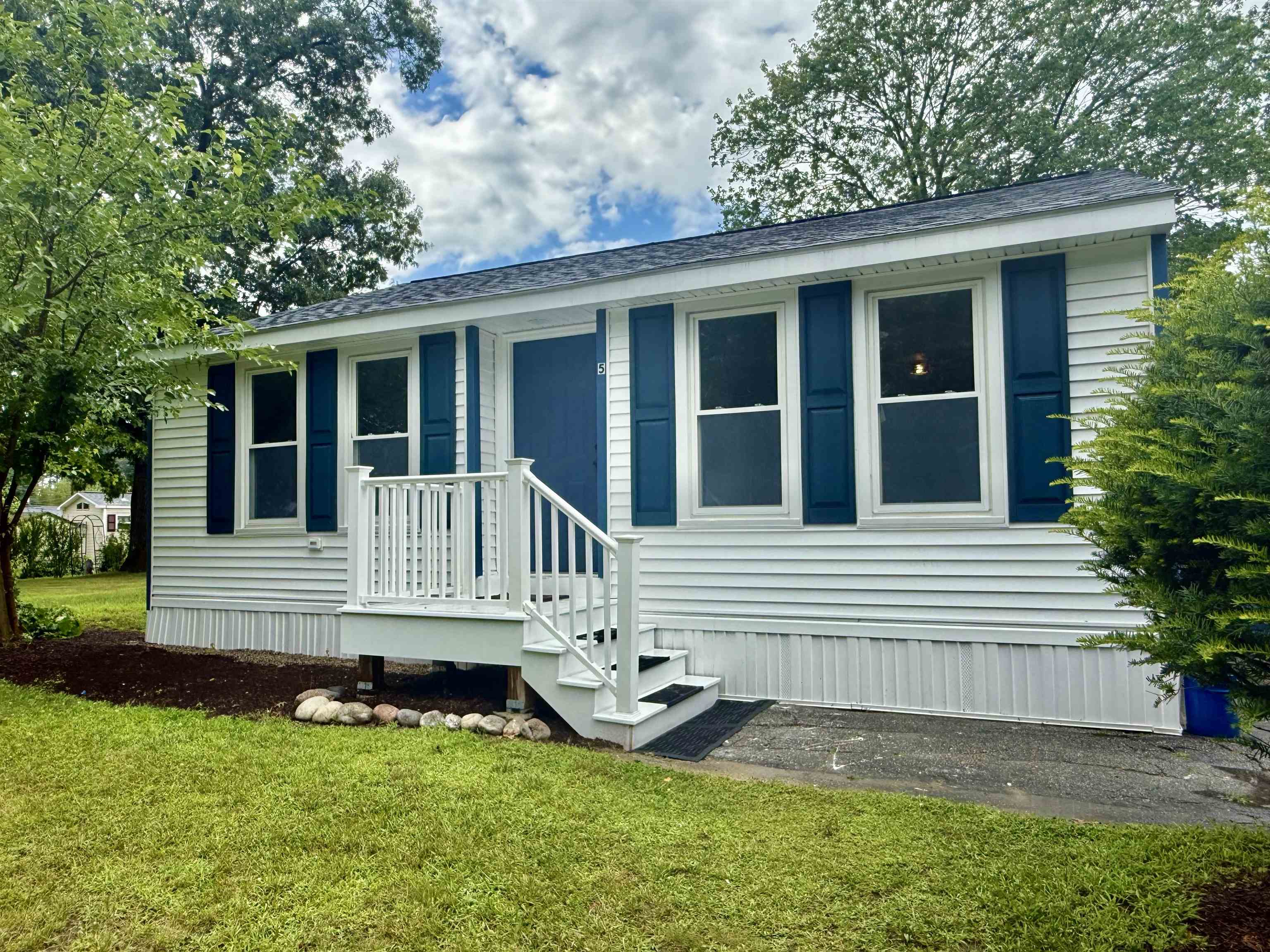 5 Nottingwood Ln, Merrimack, NH 03054