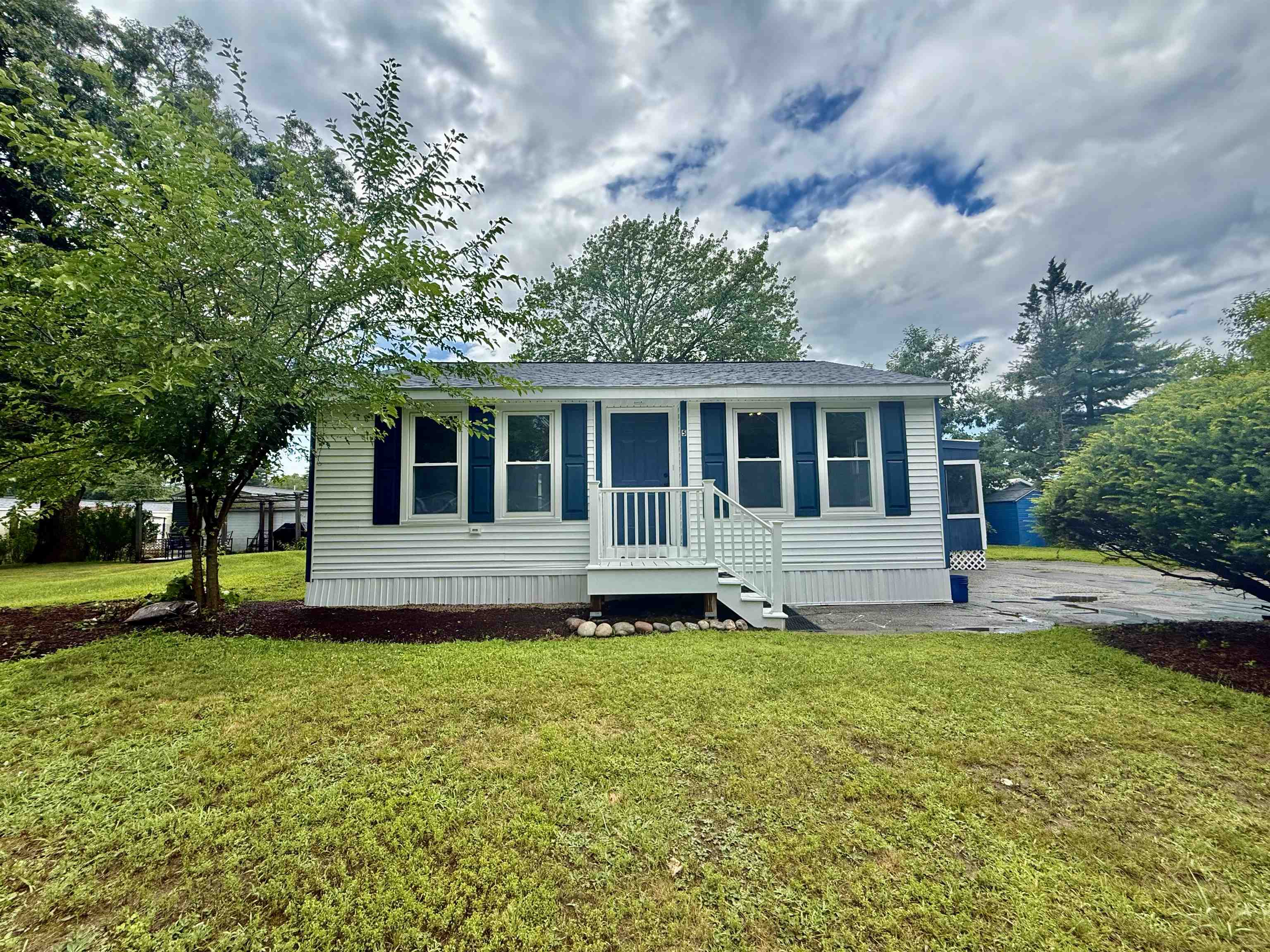 5 Nottingwood Ln, Merrimack, NH 03054