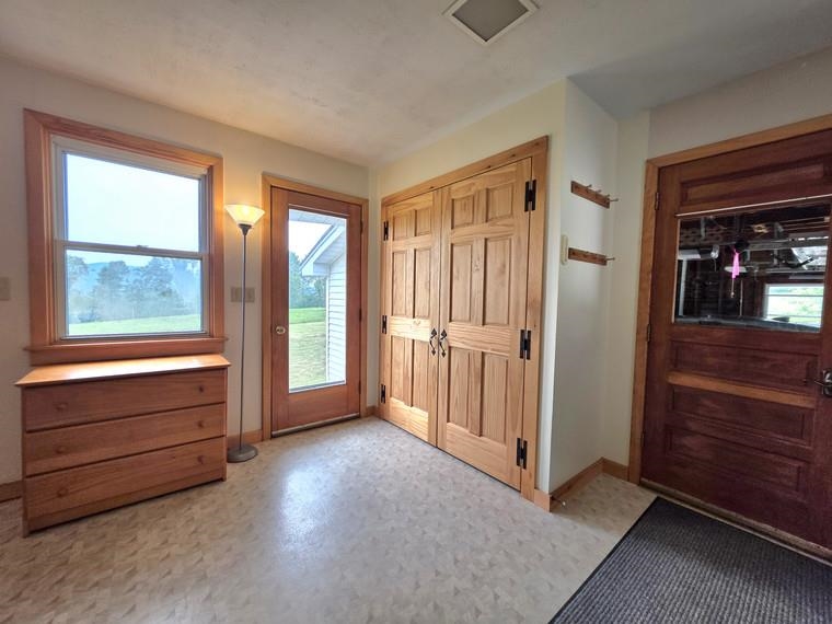 mudroom 25818788