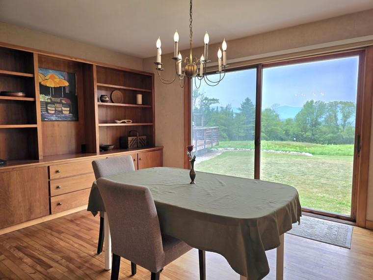dining room 25818745