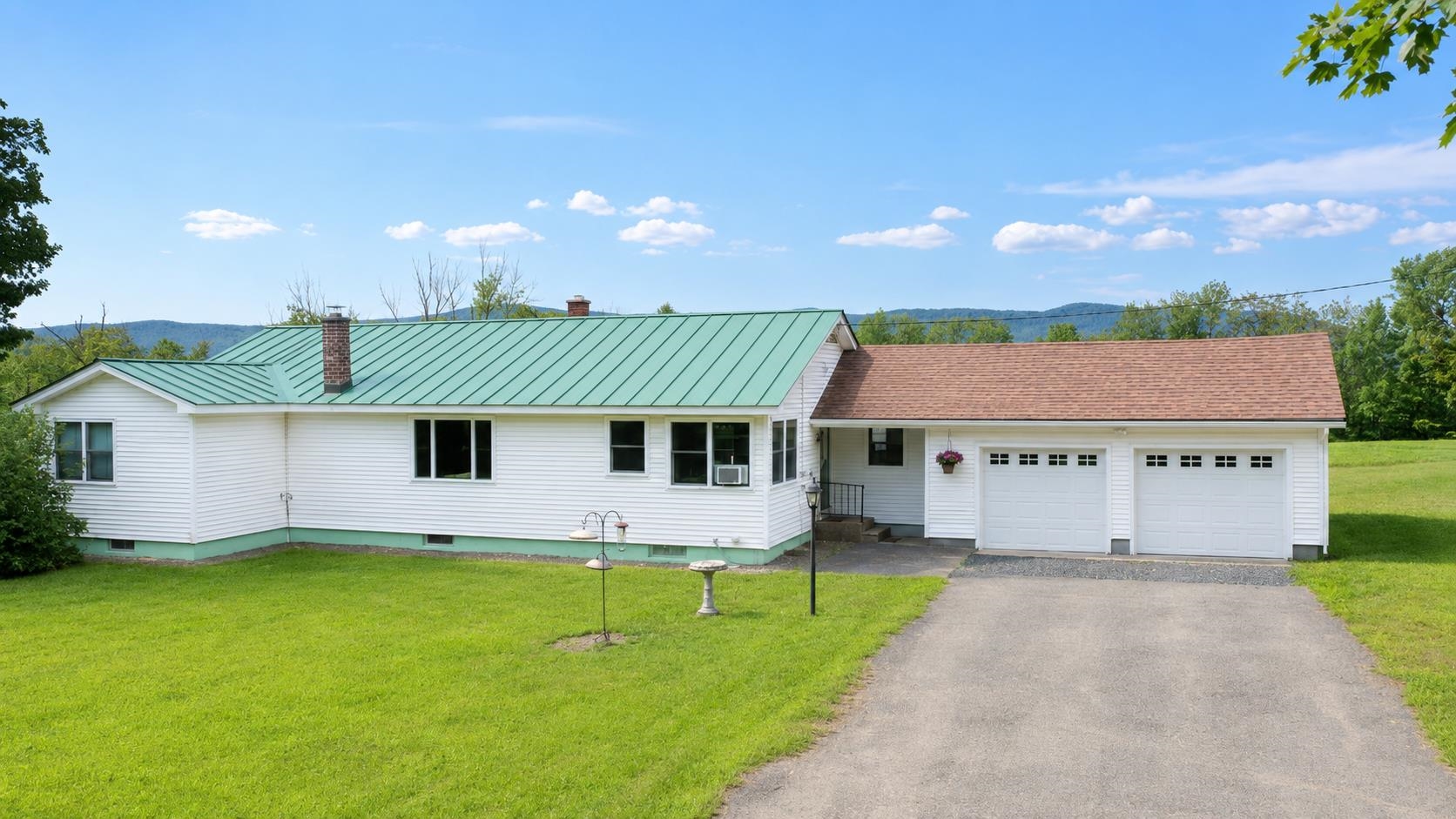 south side of house and garage 25815835
