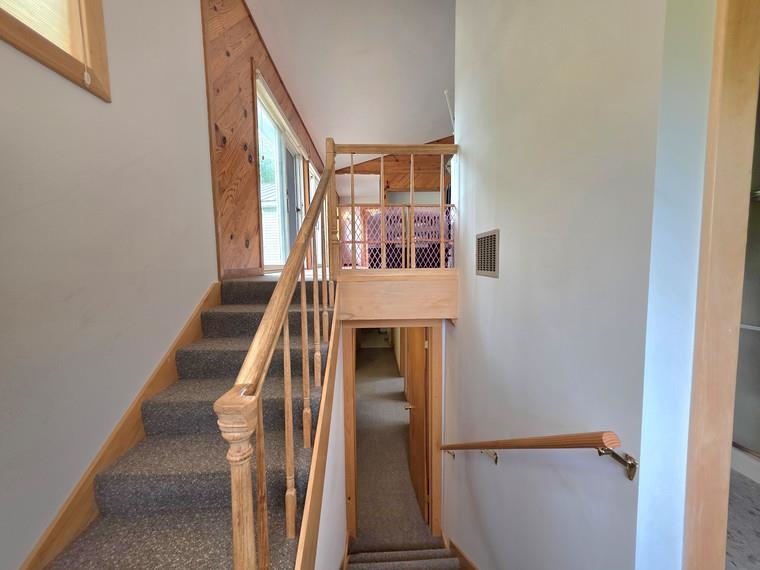 hallway from great room to basement 25818762