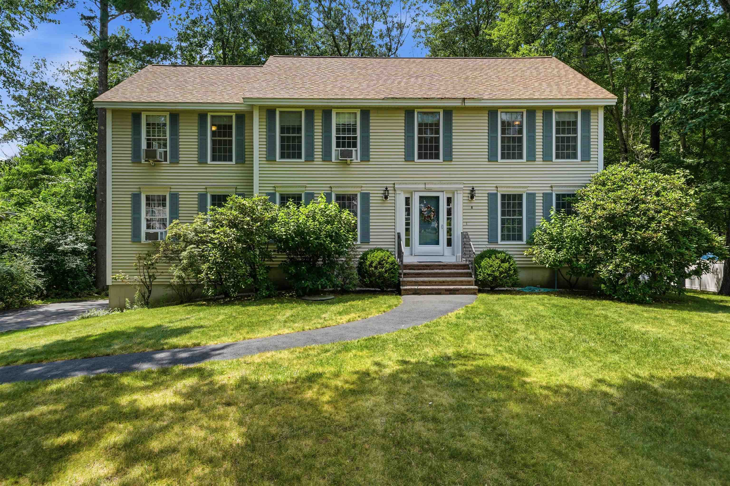 8 Wesley Ln, Salem, NH 03079