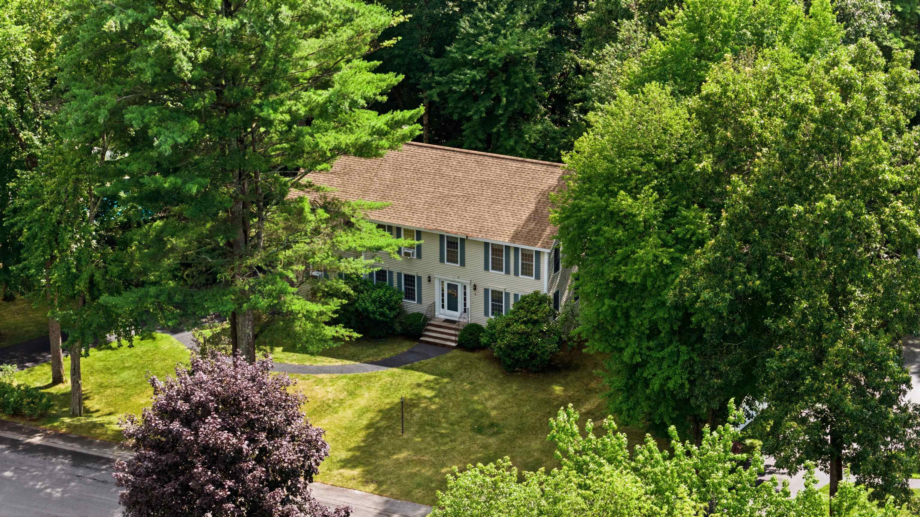 8 Wesley Ln, Salem, NH 03079
