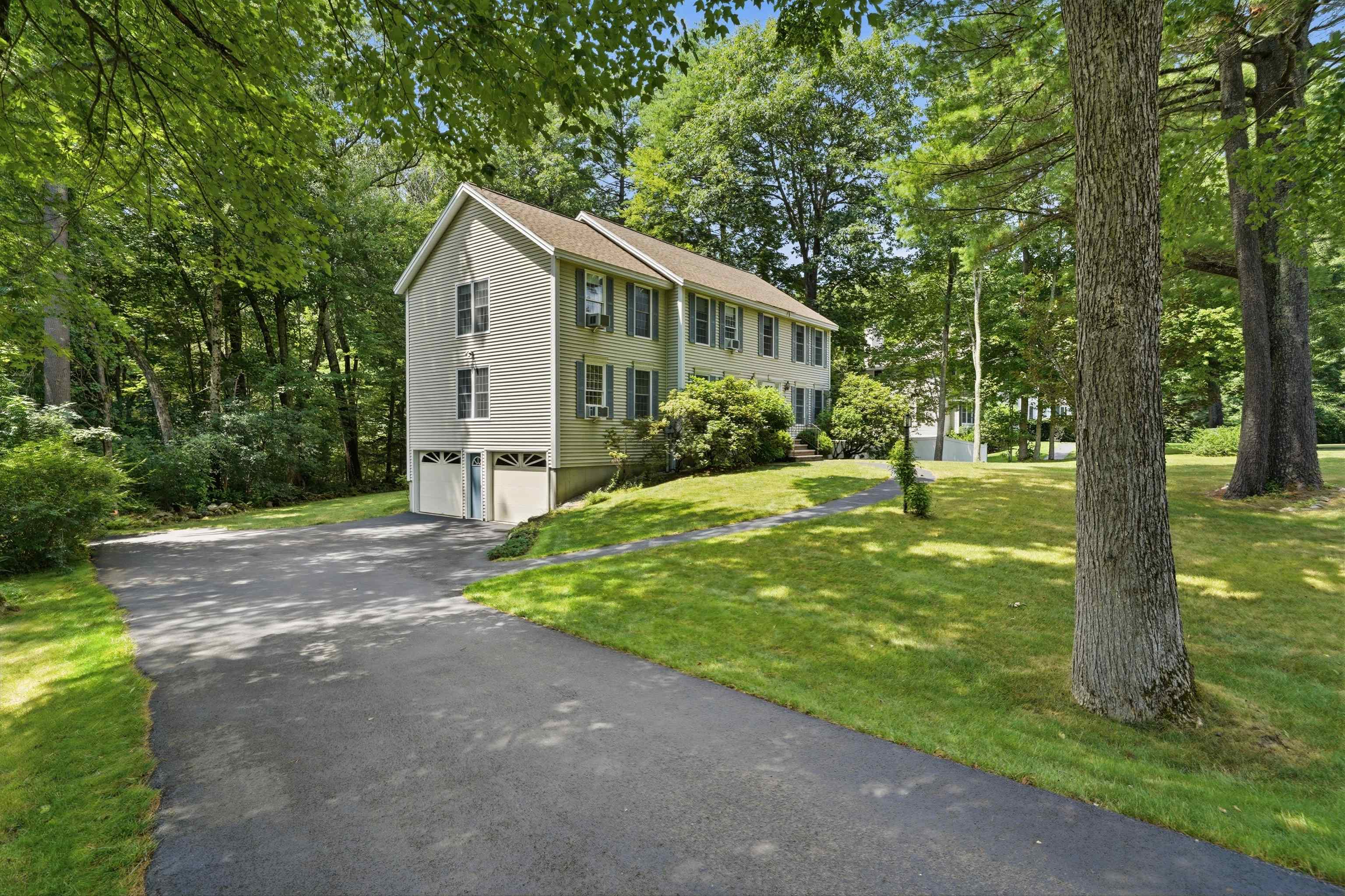 8 Wesley Ln, Salem, NH 03079