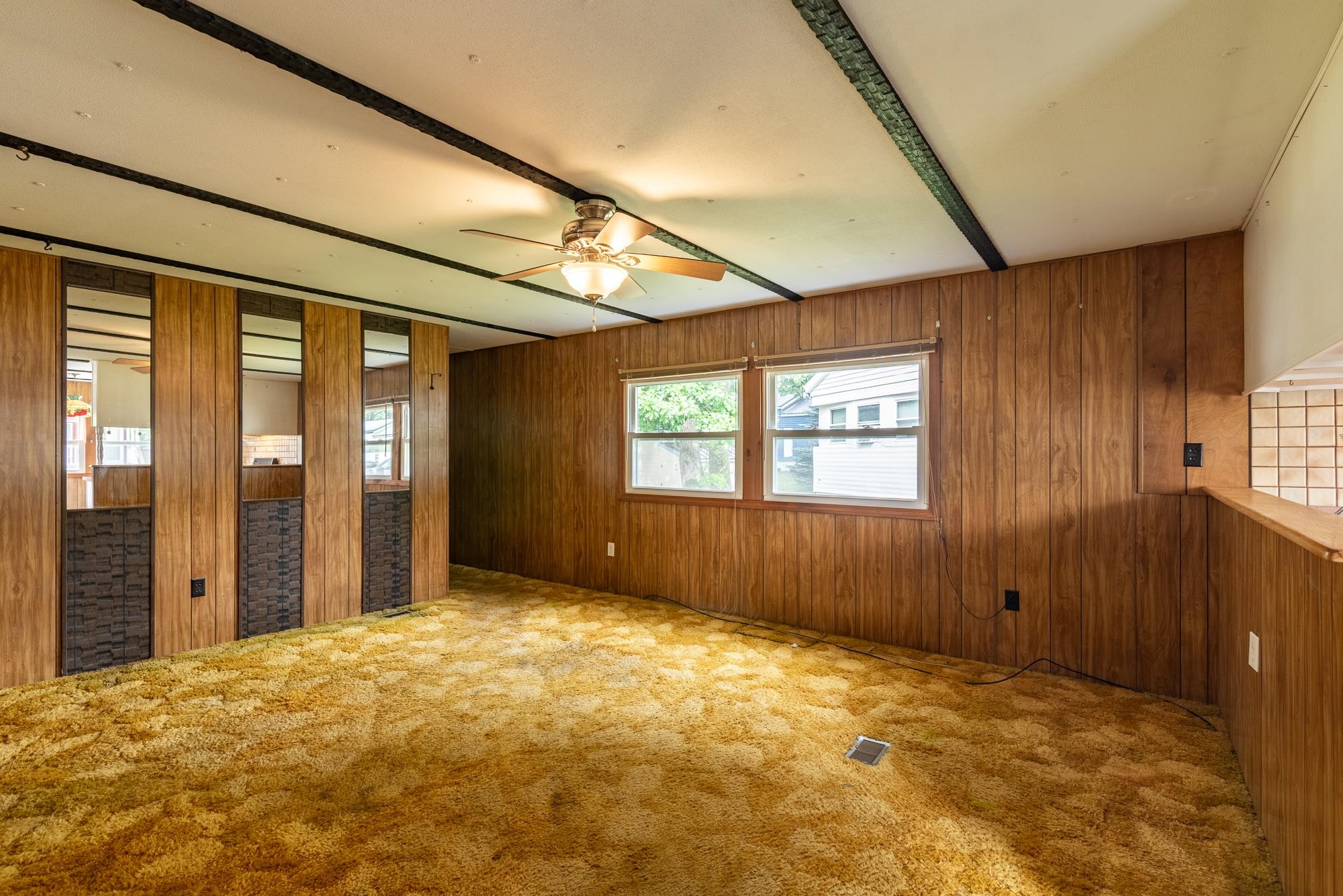 8 South Dewberry Ln, Rochester, NH 03867