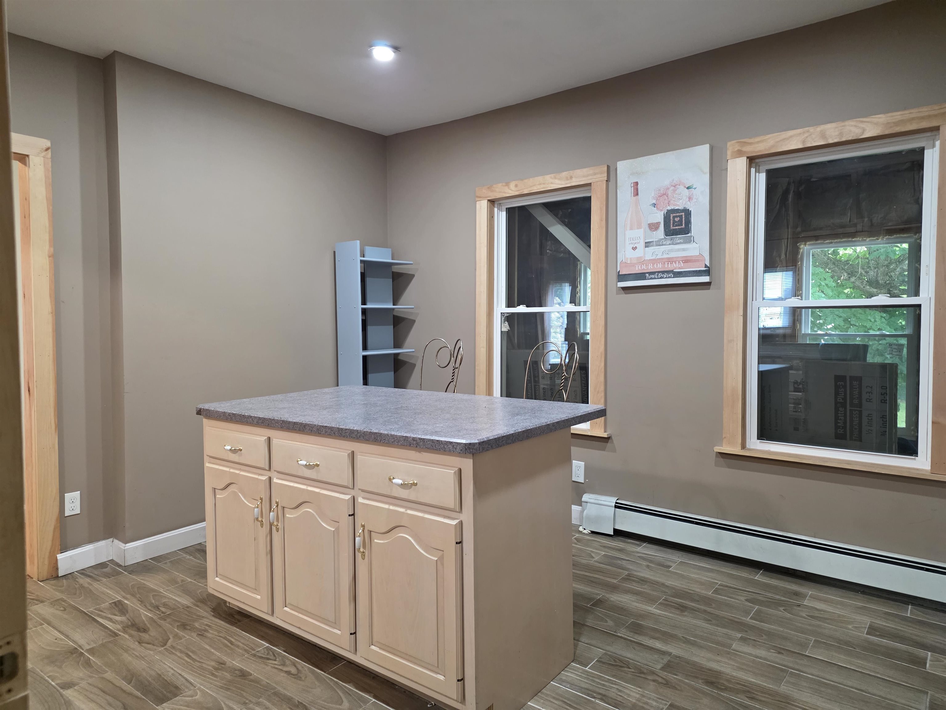 Eat-in-Kitchen