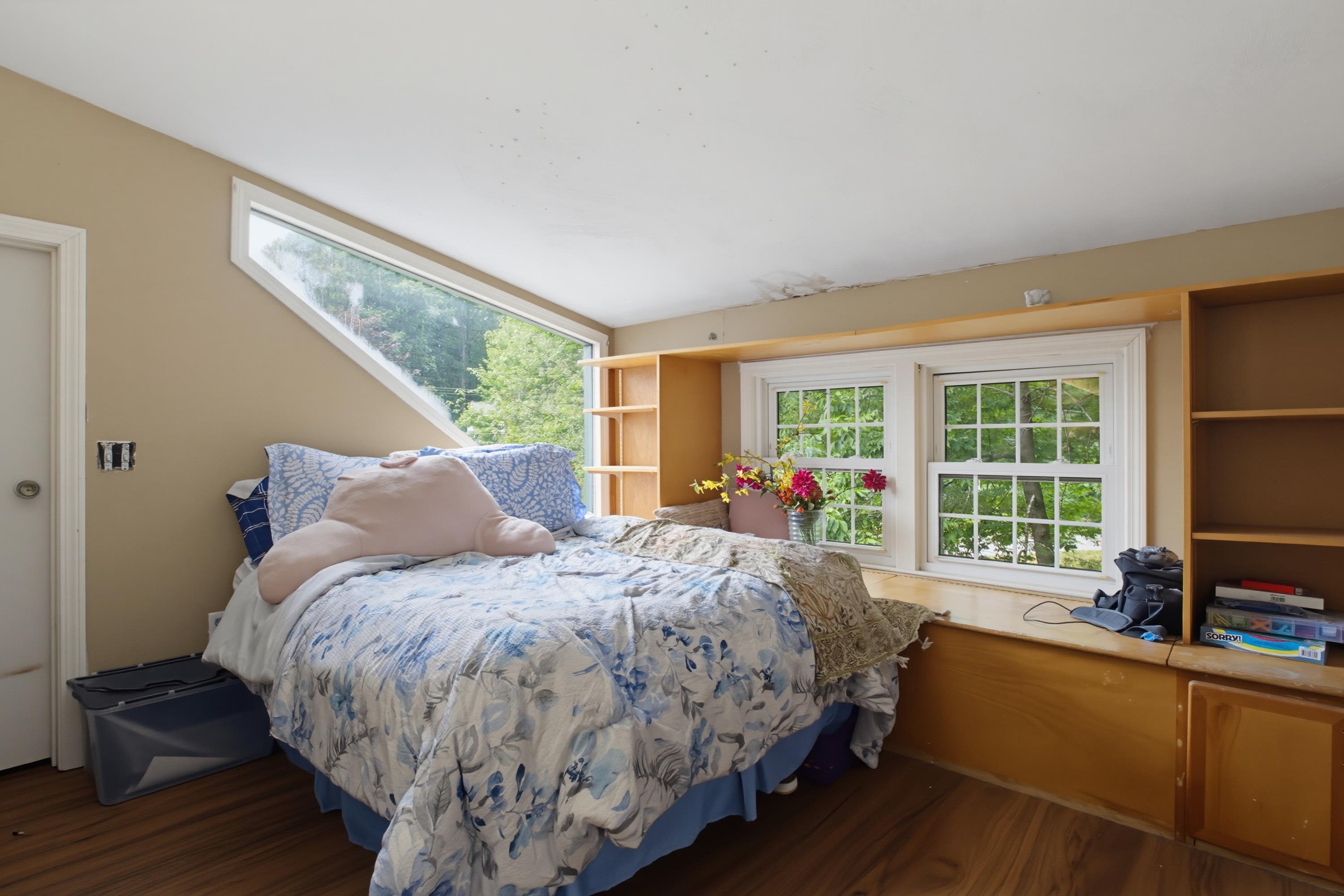 21 Shelburne Rd, Nashua, NH 03063