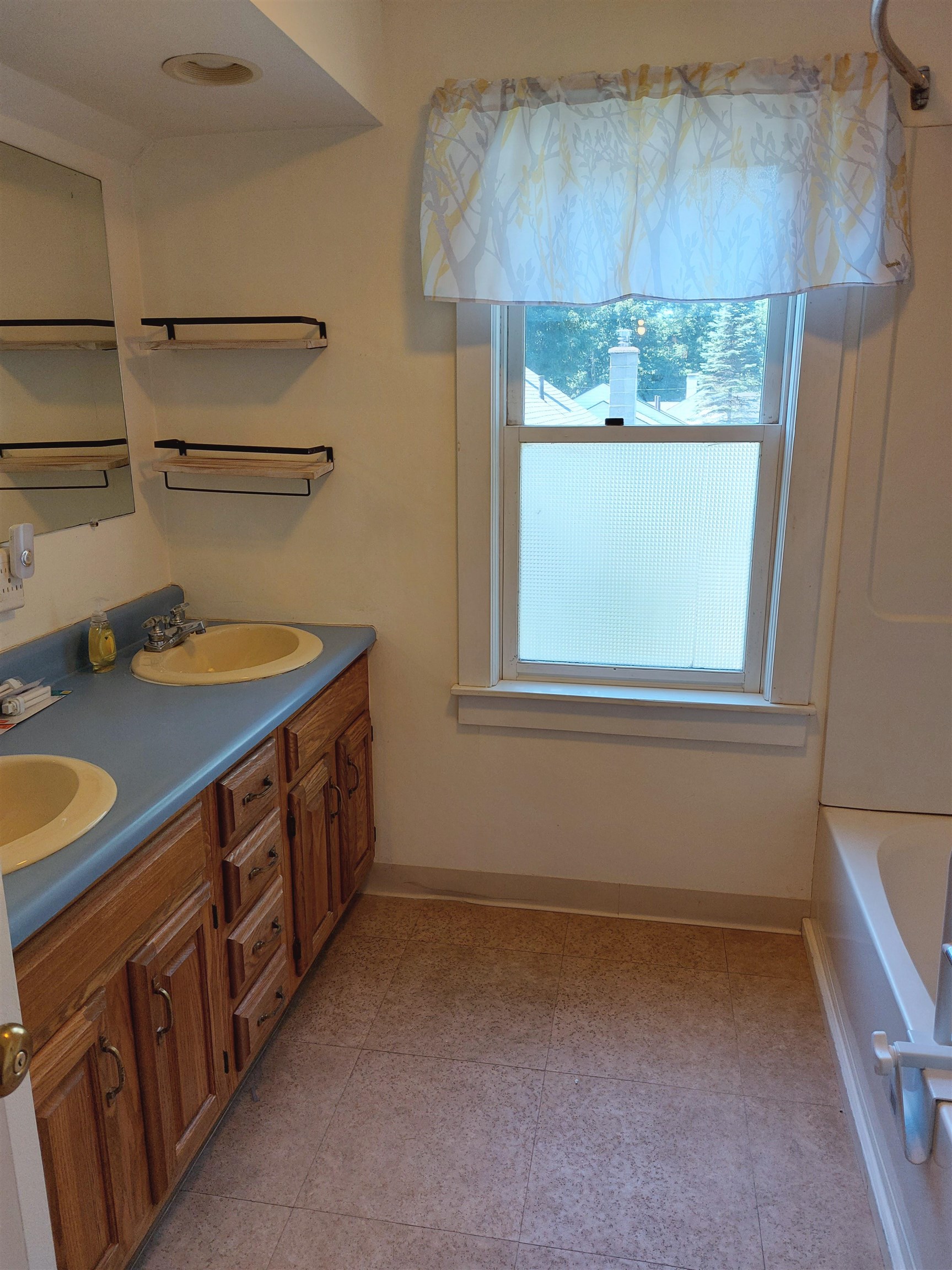 Second Floor Full Bathroom
