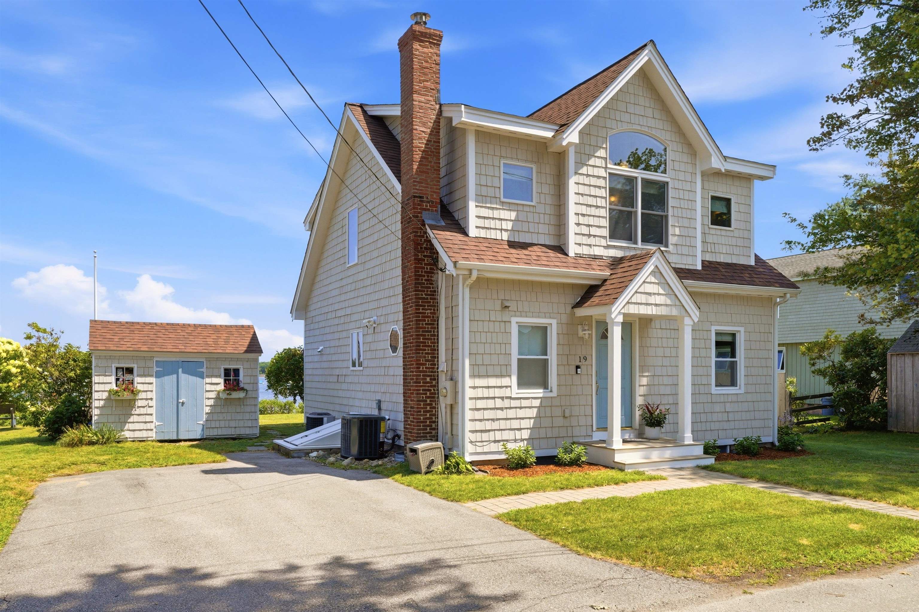 19 Wentworth Ter, Dover, NH 03820