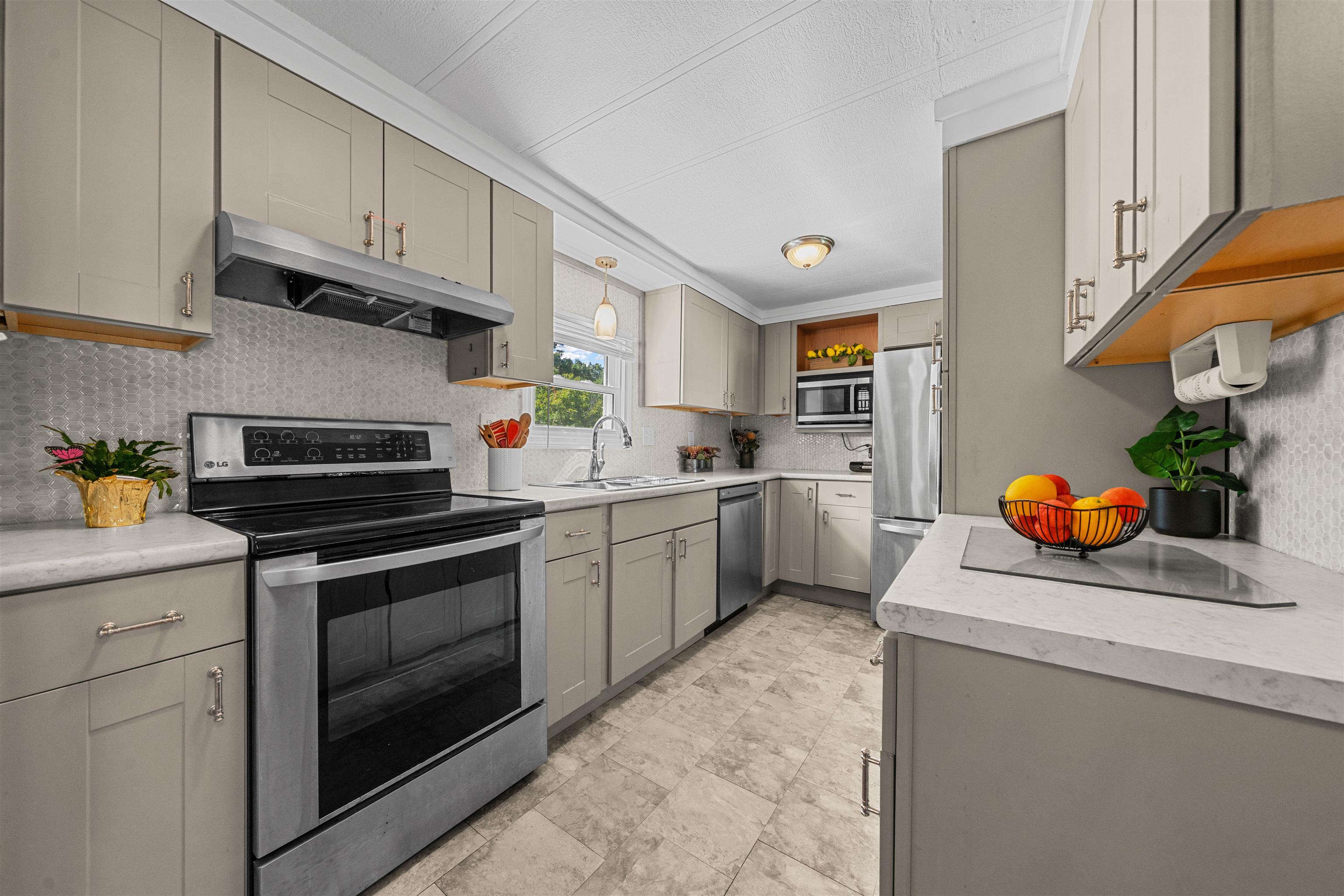 66 Fairfield Dr, Concord, NH 03301