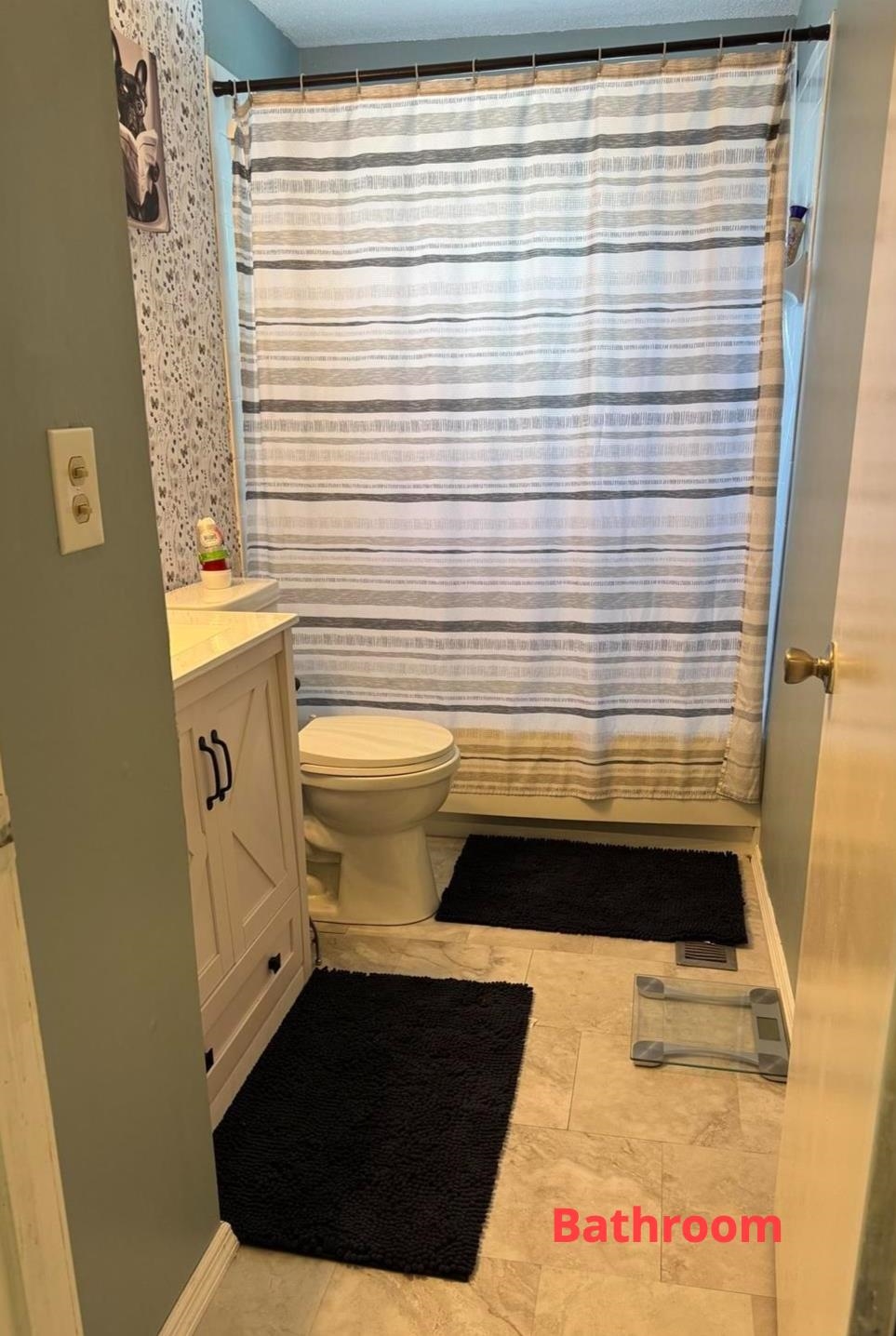1b E Dunstable Rd, Nashua, NH 03060