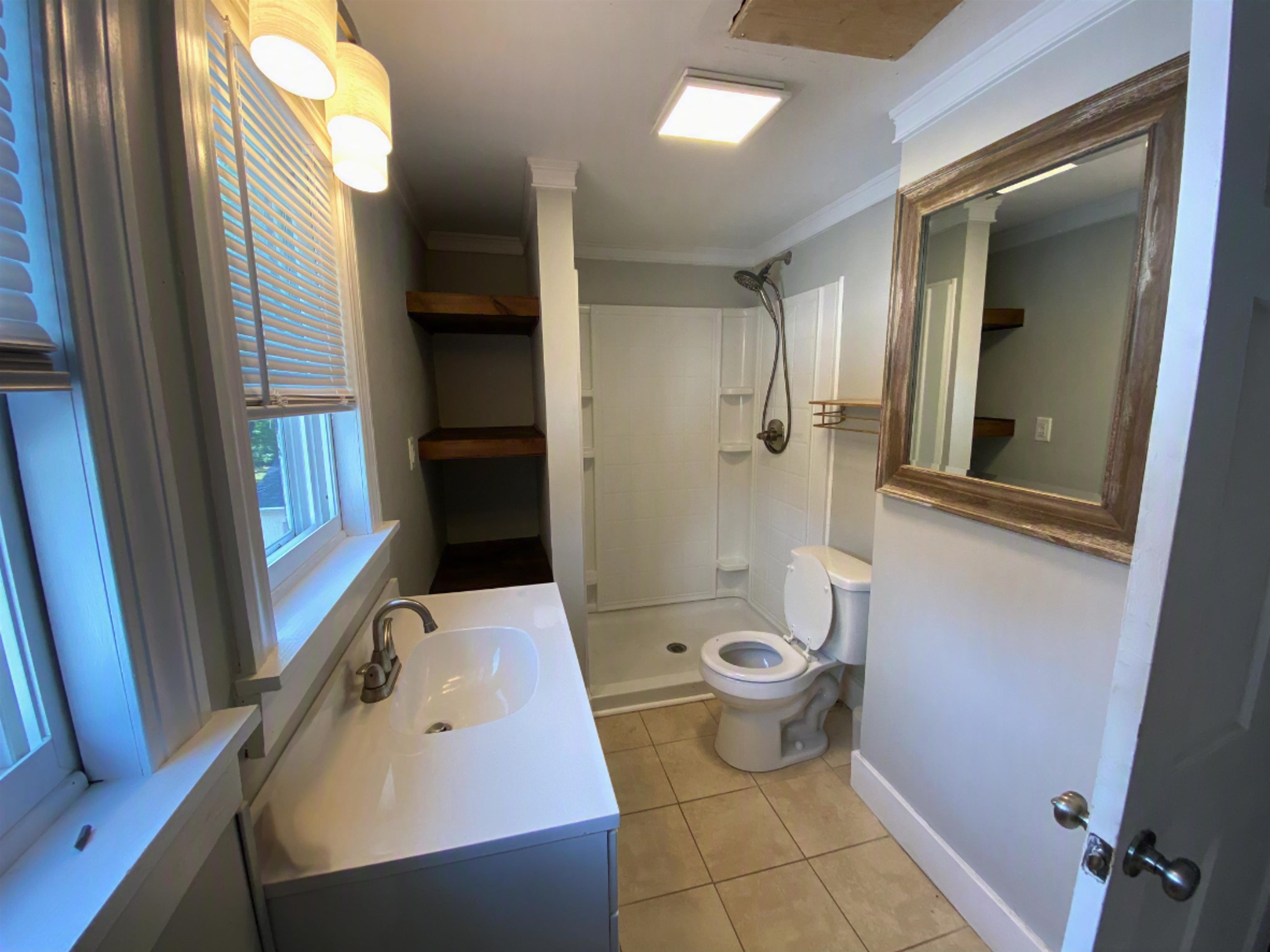 2nd floor 3/4 bath