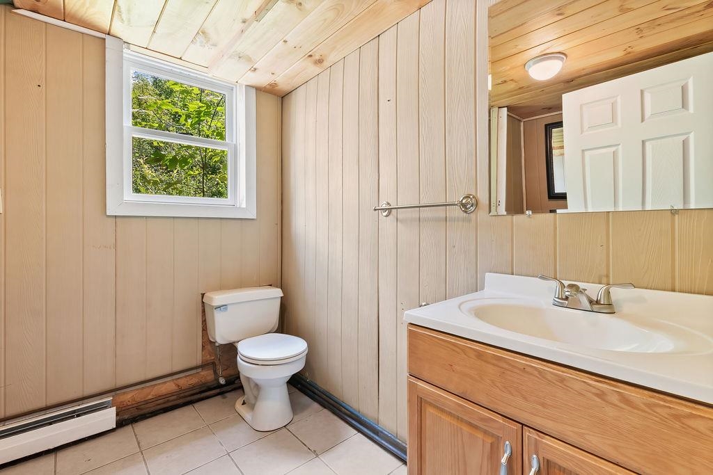 garage 1/2 bath 25881615