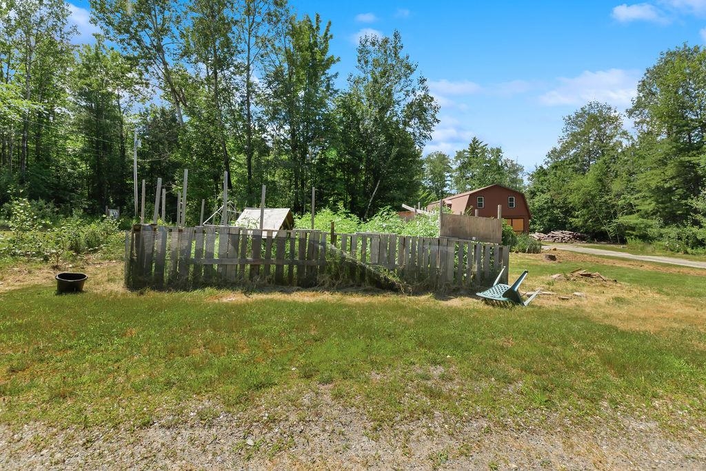 garden between garage and mobile home 25881653
