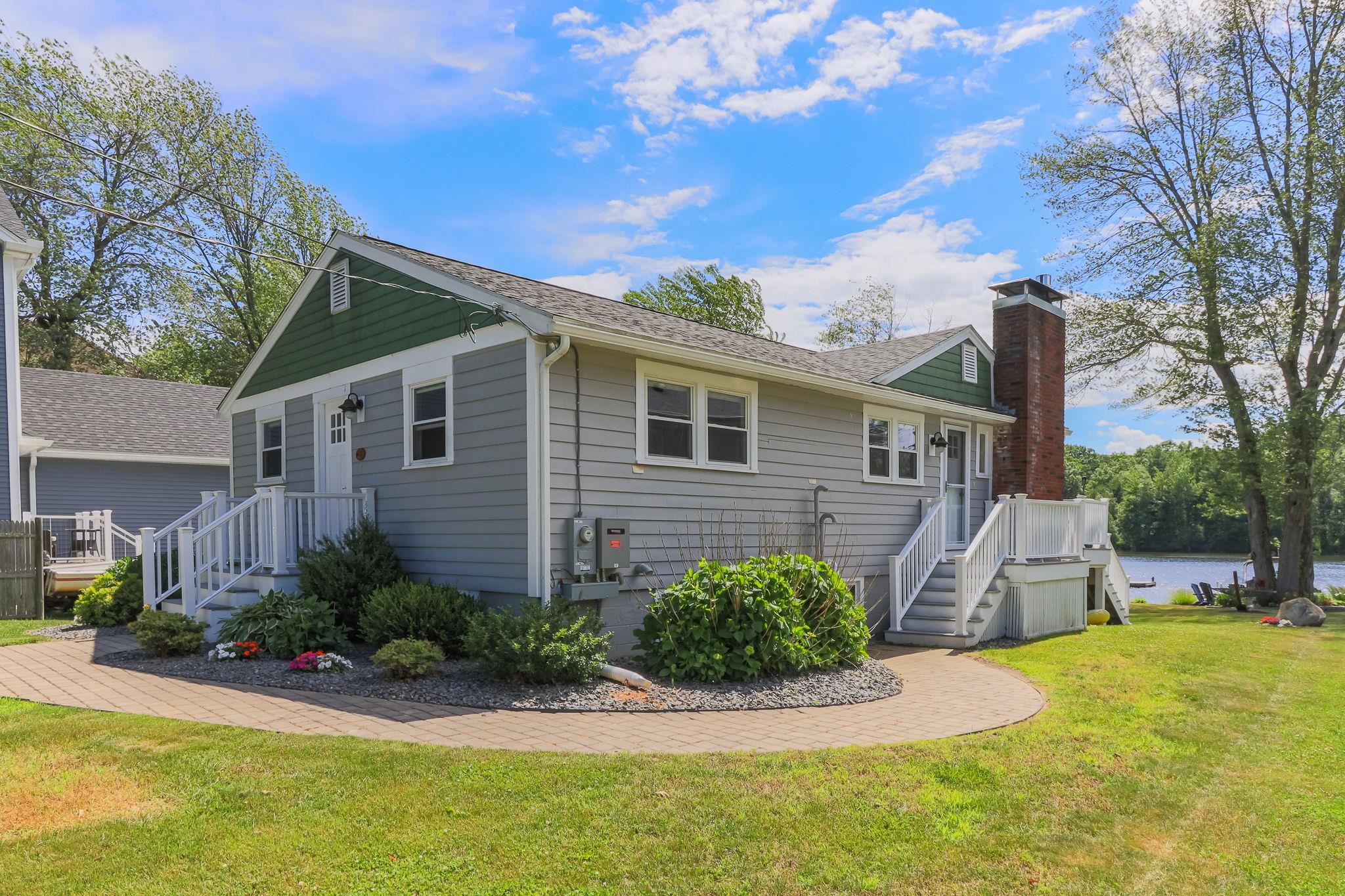 23 Escumbuit Rd, Derry, NH 03038