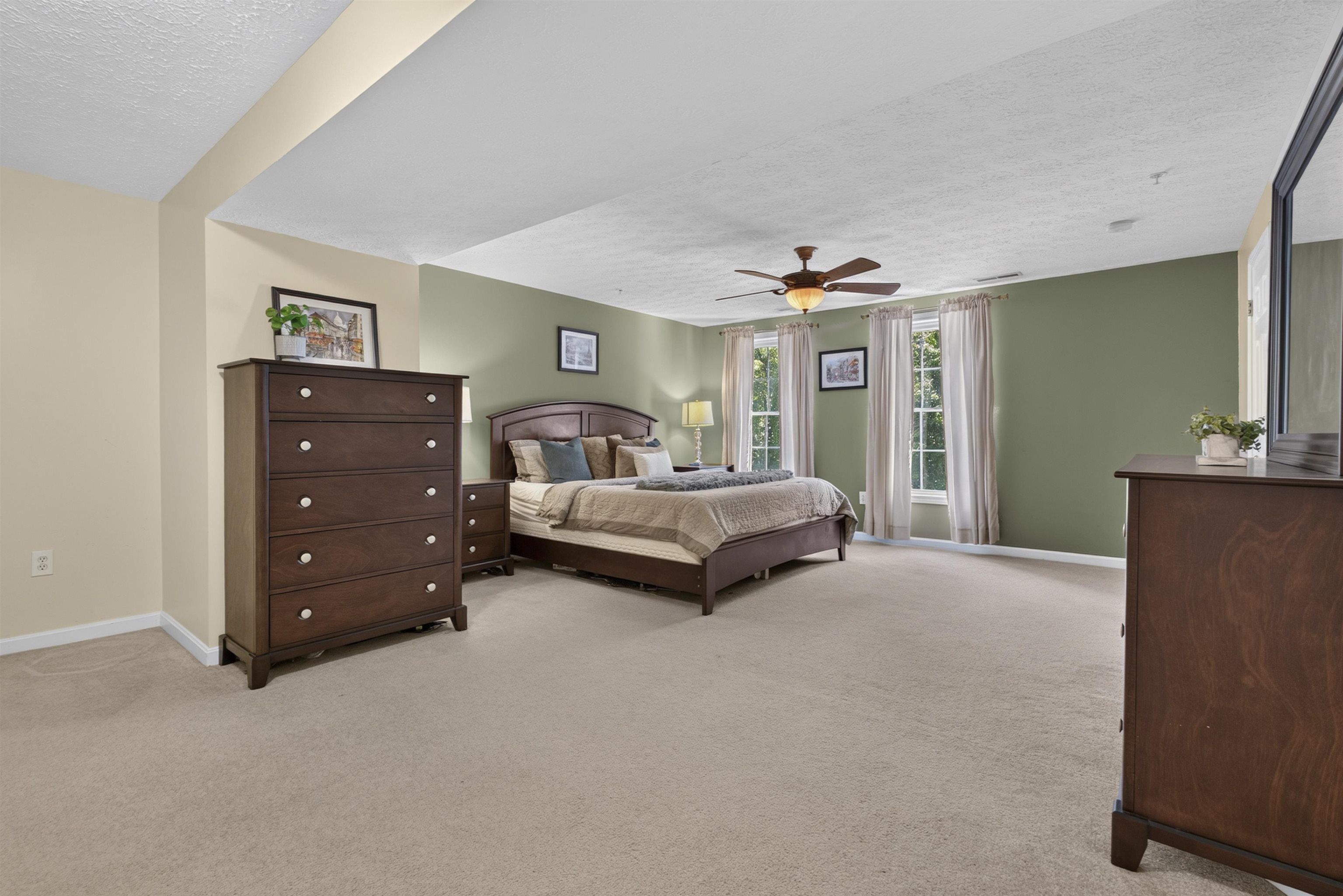 38 Georgetowne Dr, Nashua, NH 03062