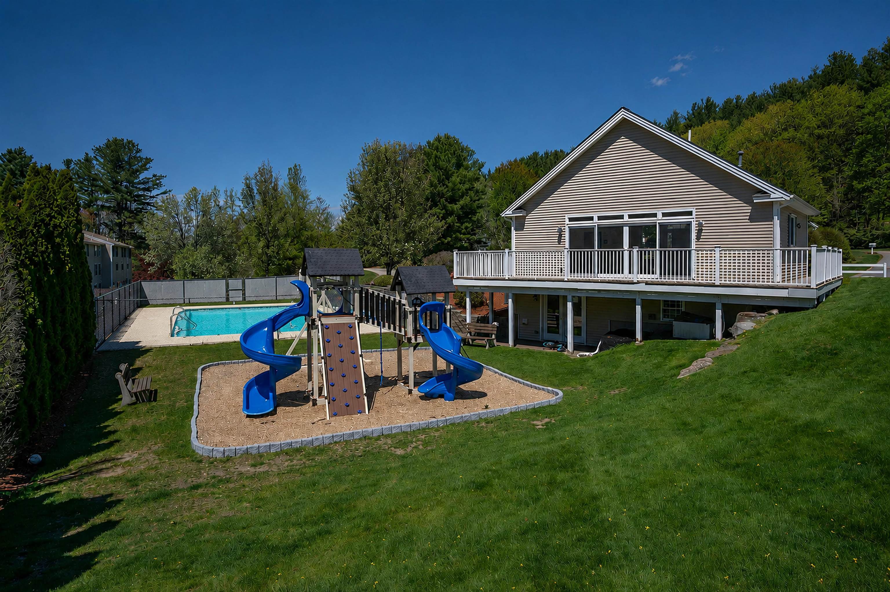 38 Georgetowne Dr, Nashua, NH 03062