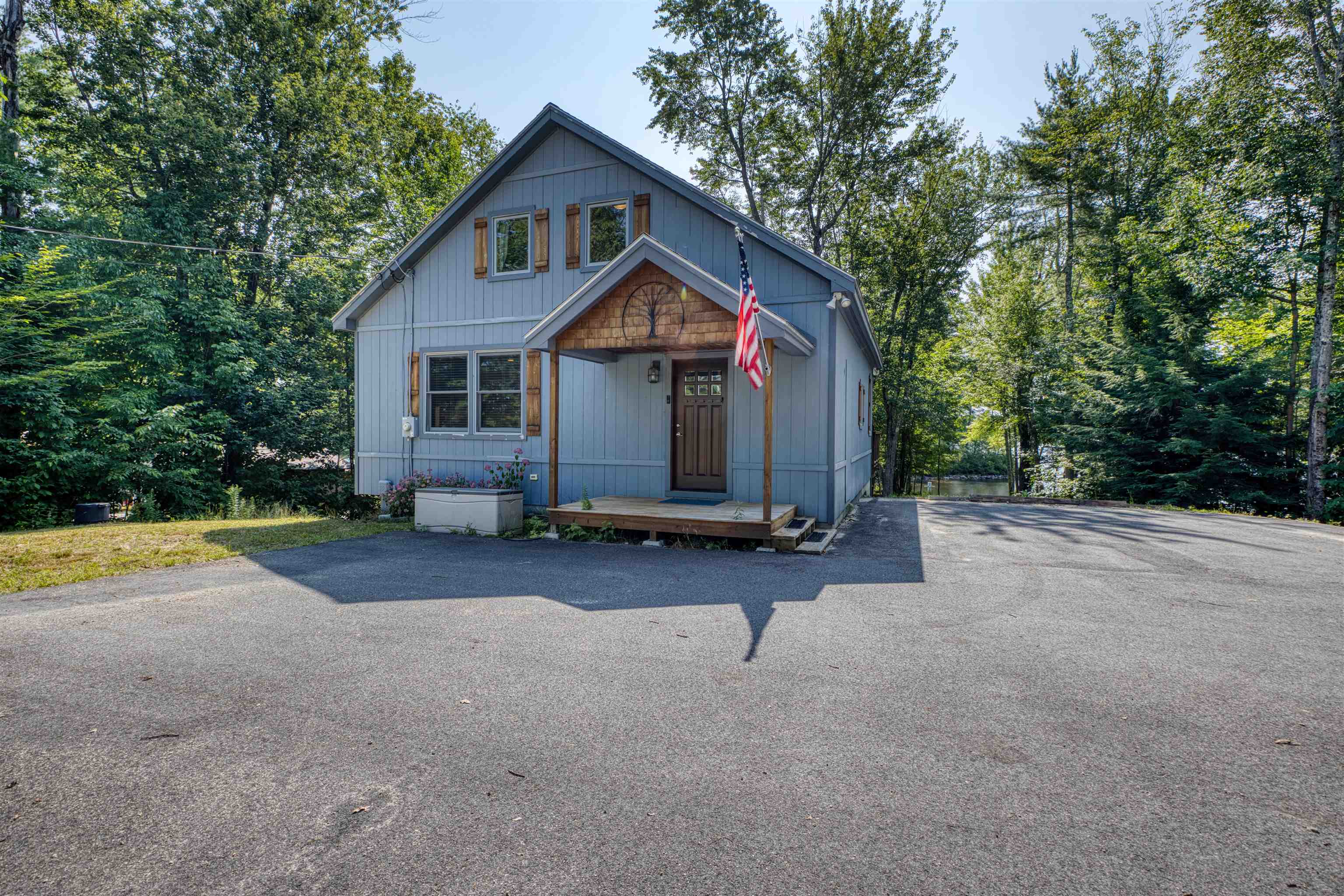 34 Elm St, Ossipee, NH 03864