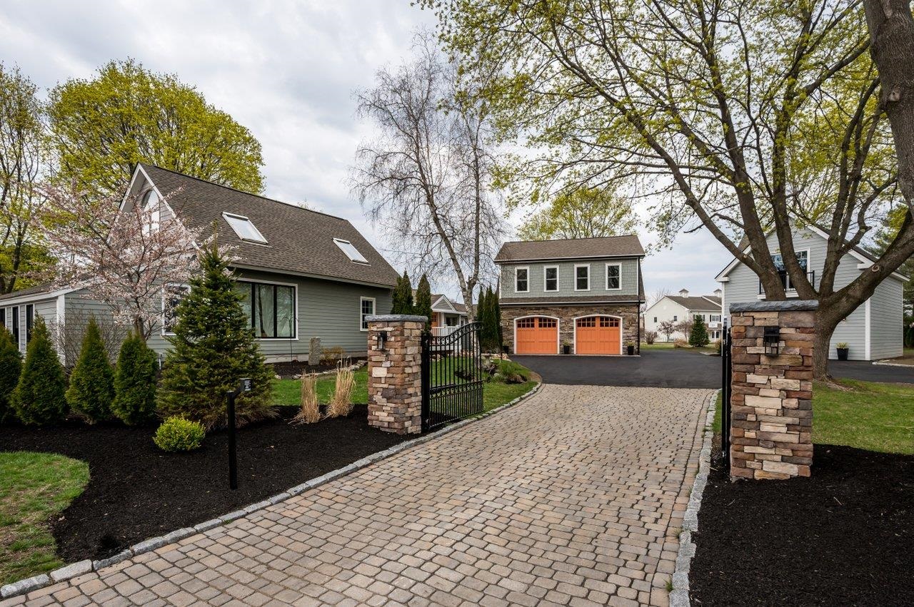11 Post Rd, North Hampton, NH 03862
