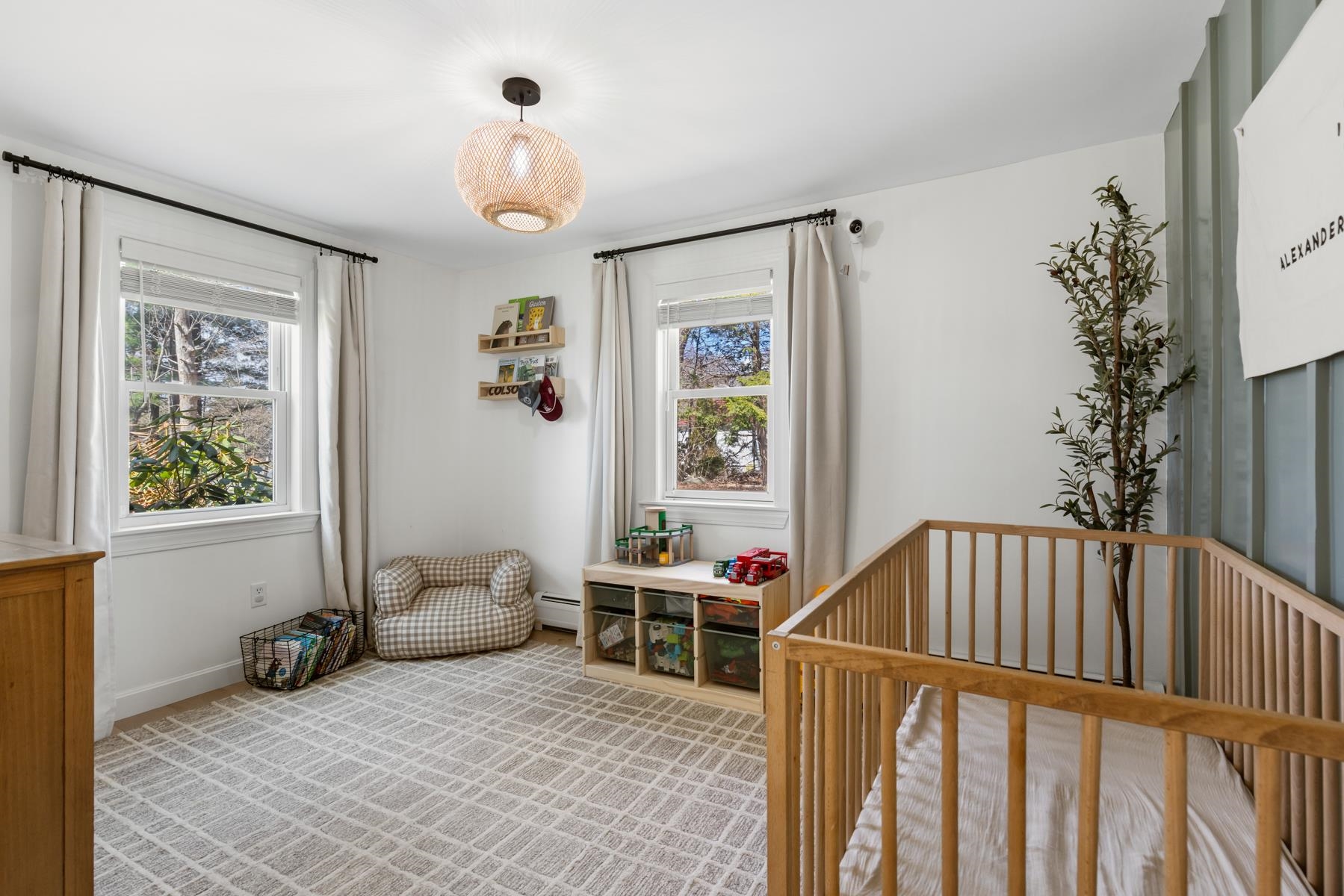 8 Warner Ln, Hampton, NH 03842