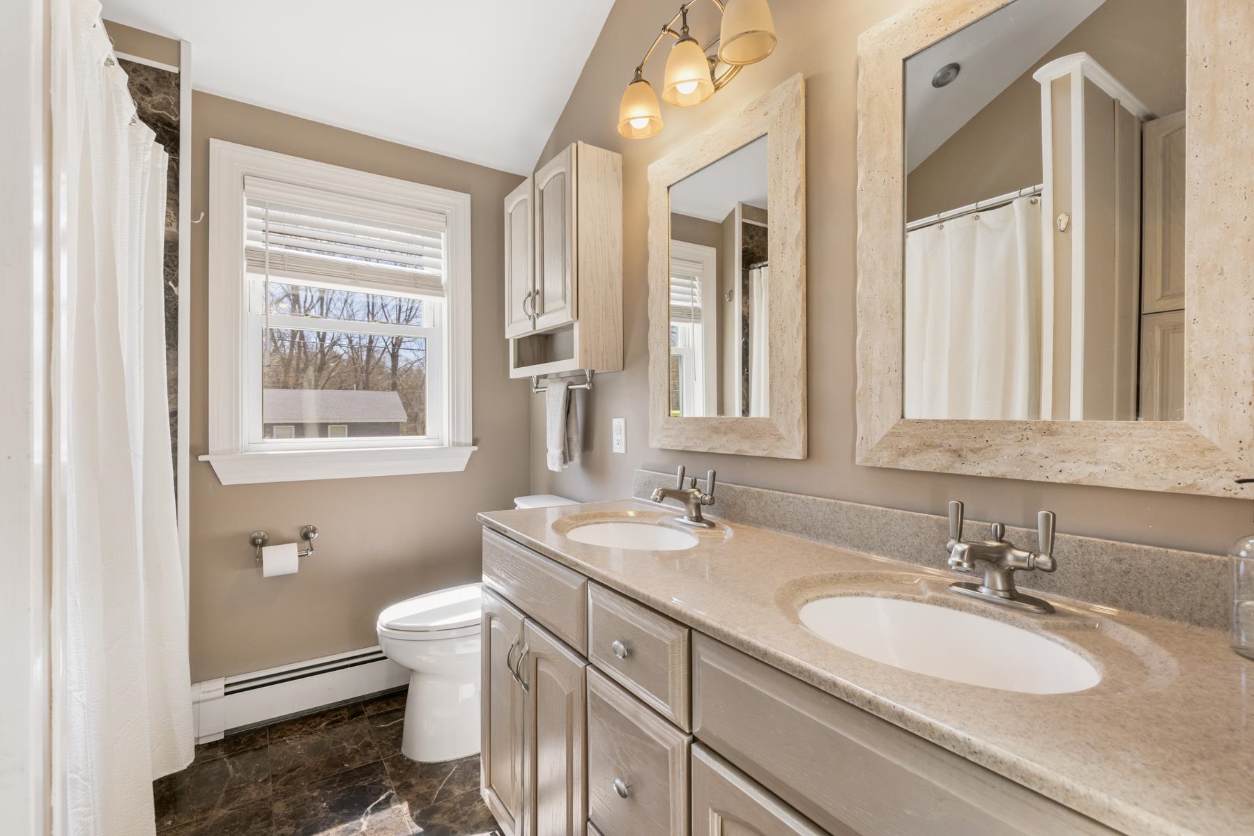 8 Warner Ln, Hampton, NH 03842