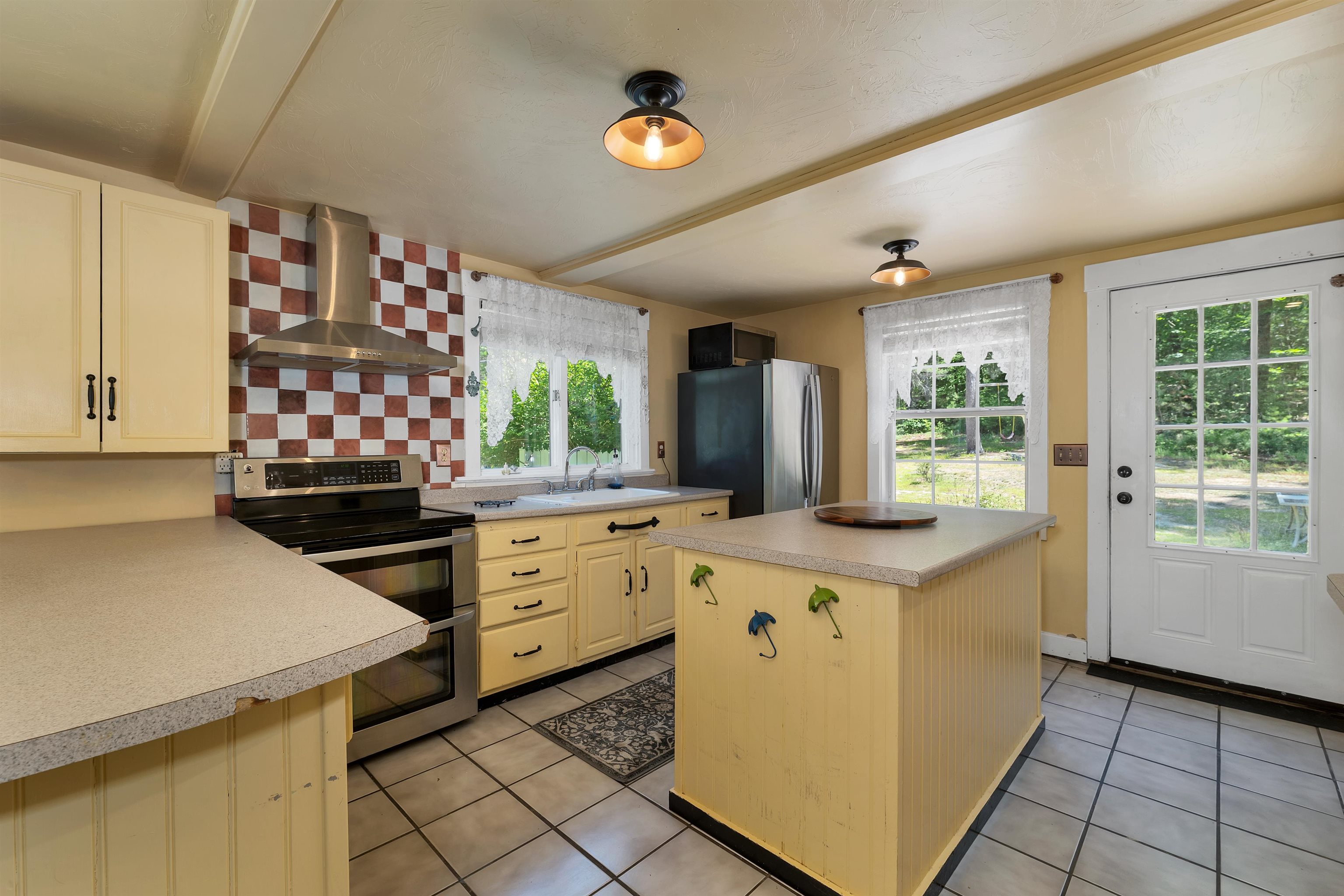 185 Green Mountain Rd, Effingham, NH 03882