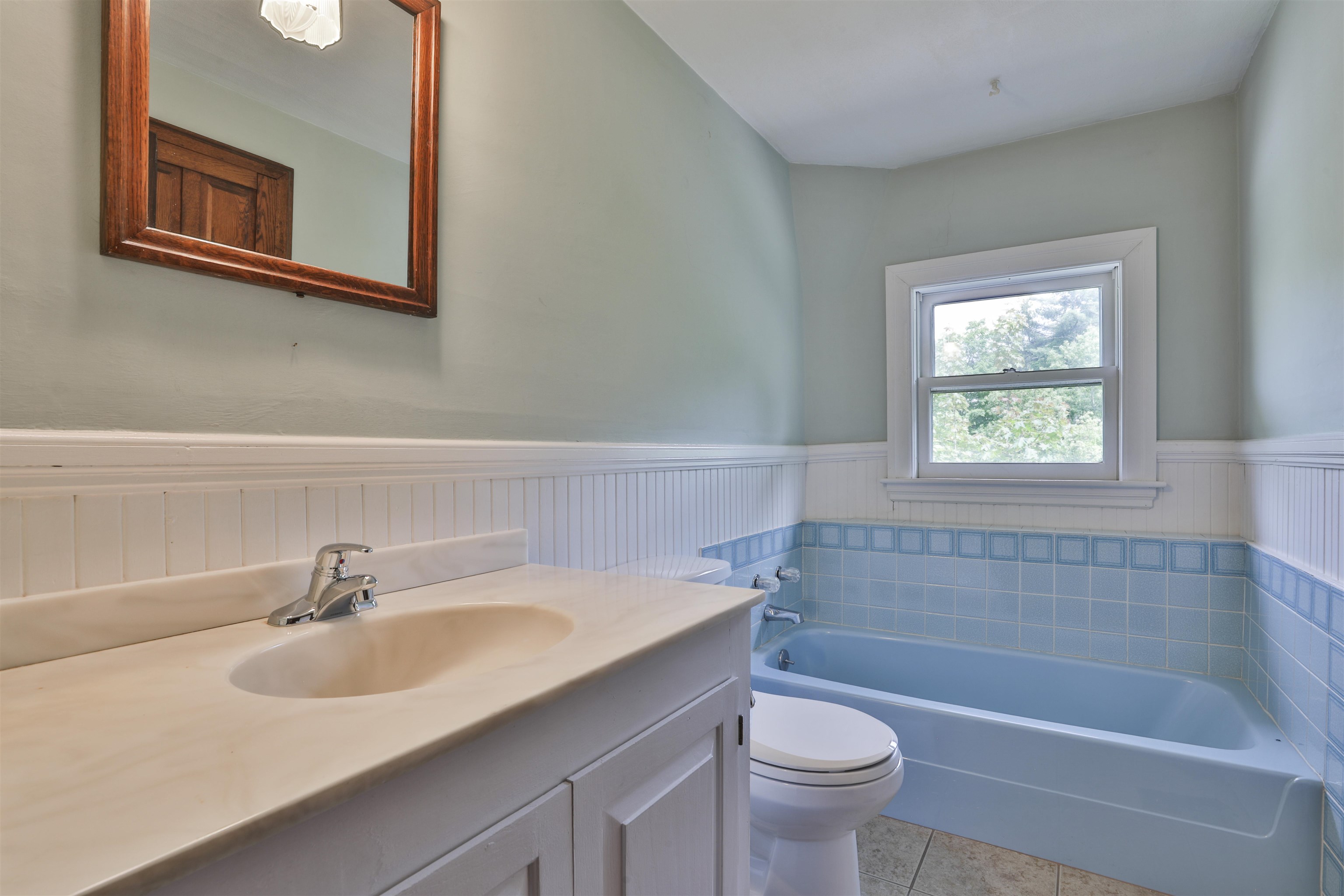 108 Ponemah Rd, Amherst, NH 03031