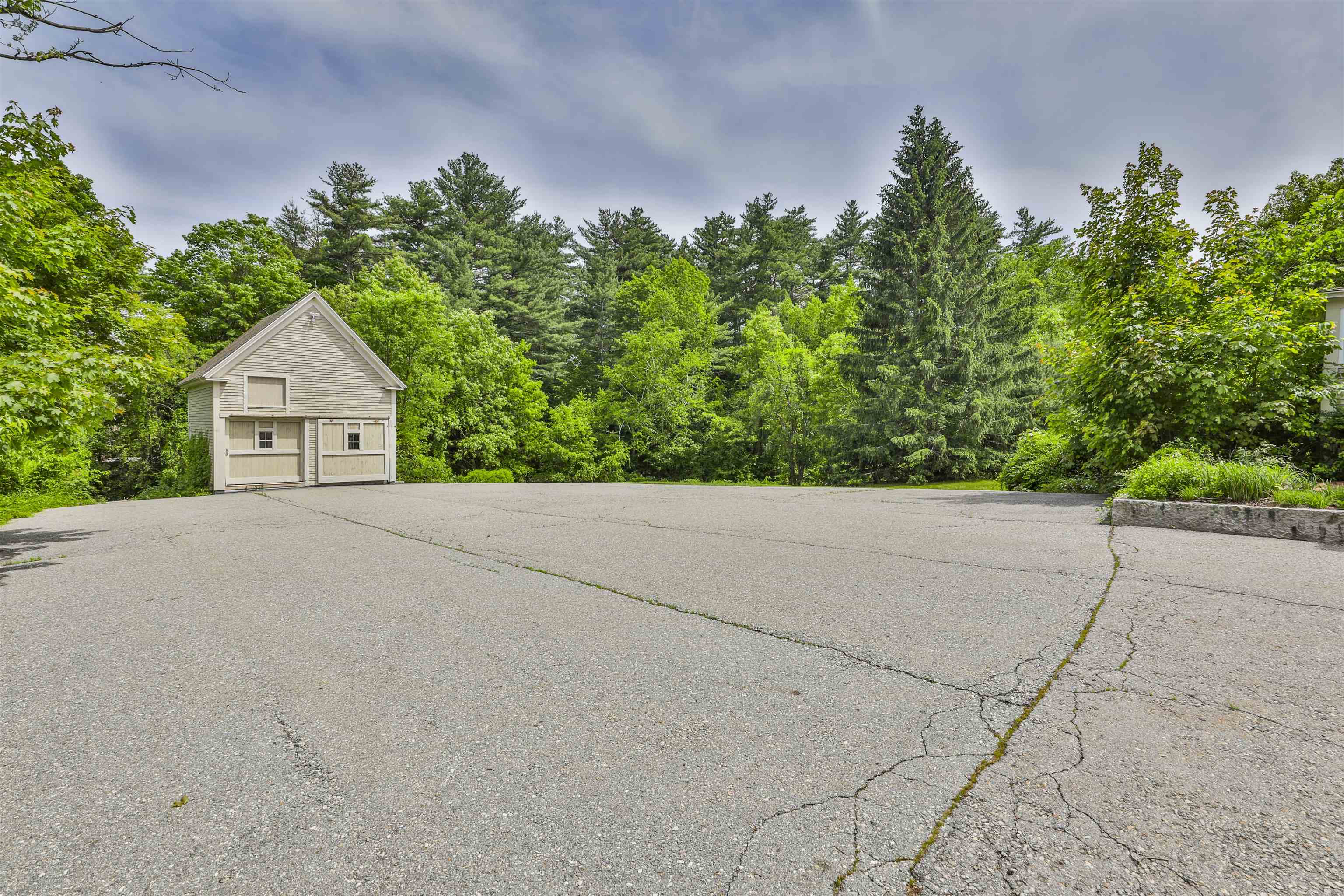 108 Ponemah Rd, Amherst, NH 03031