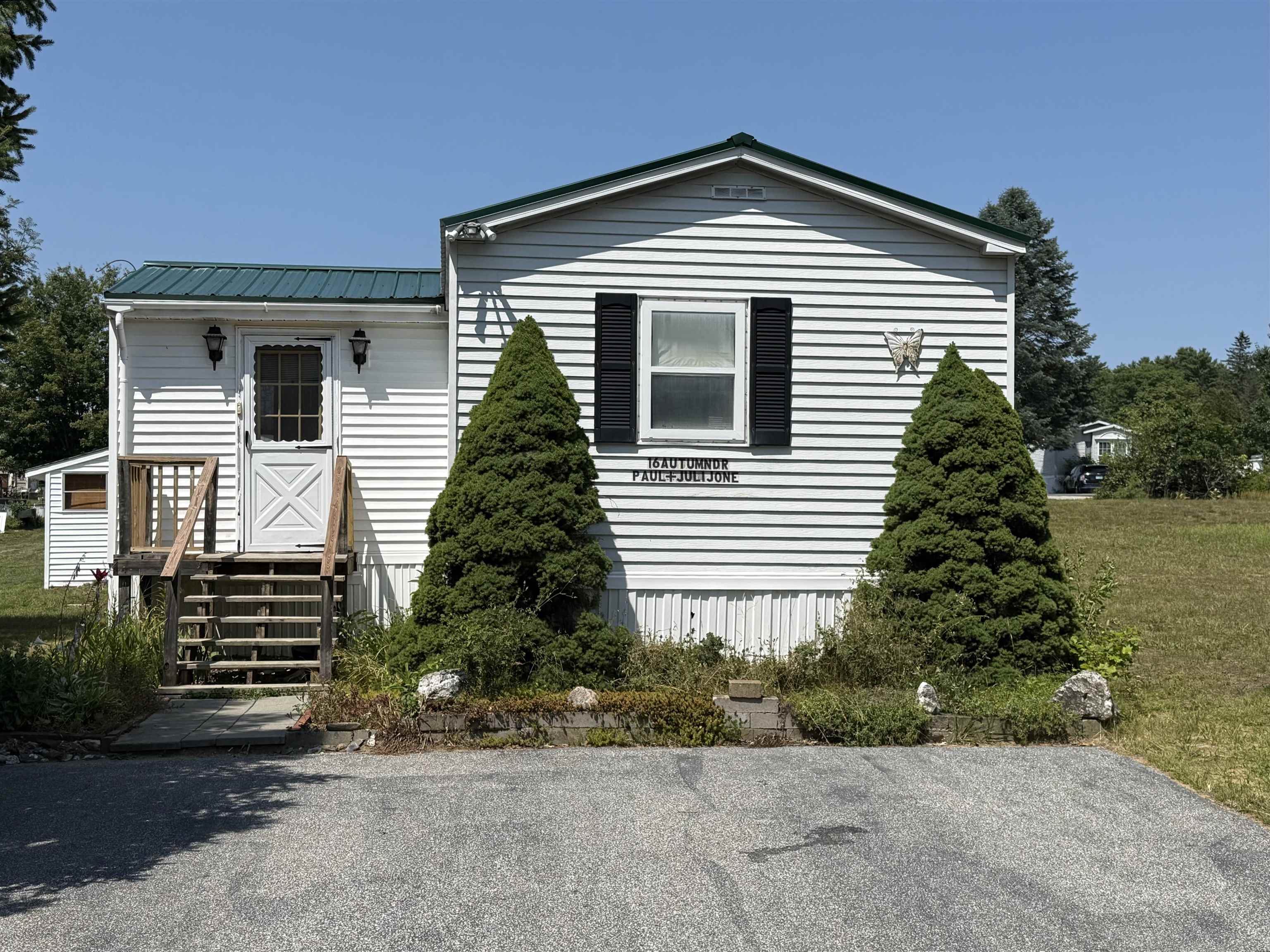 16 Autumn Dr, Belmont, NH 03220
