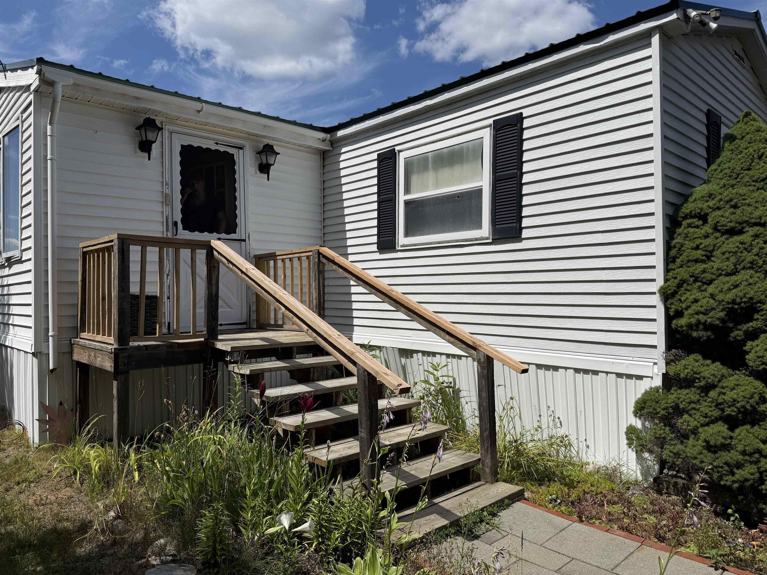 16 Autumn Dr, Belmont, NH 03220