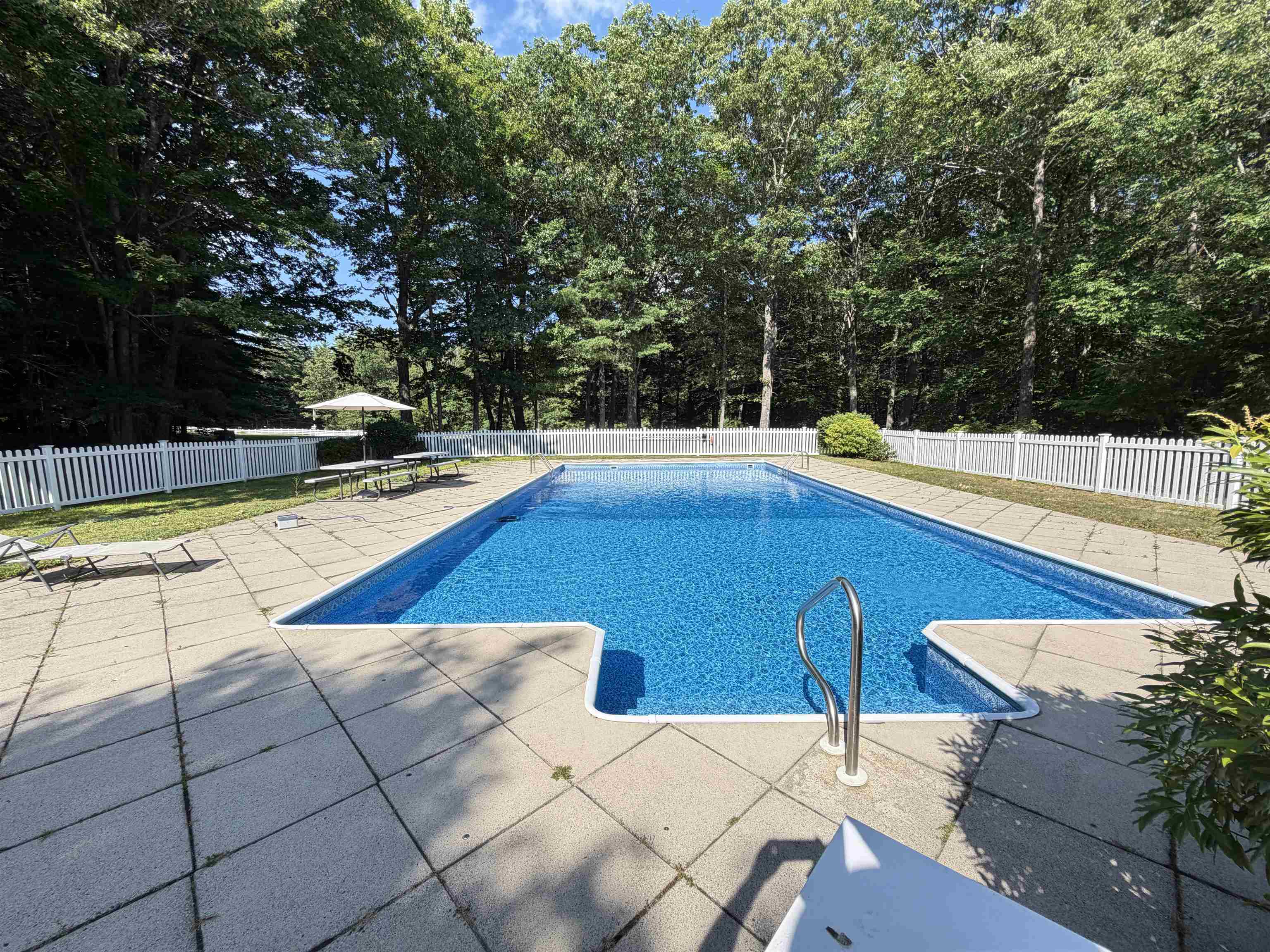 000 Alden Washburn Dr, Tamworth, NH 03886