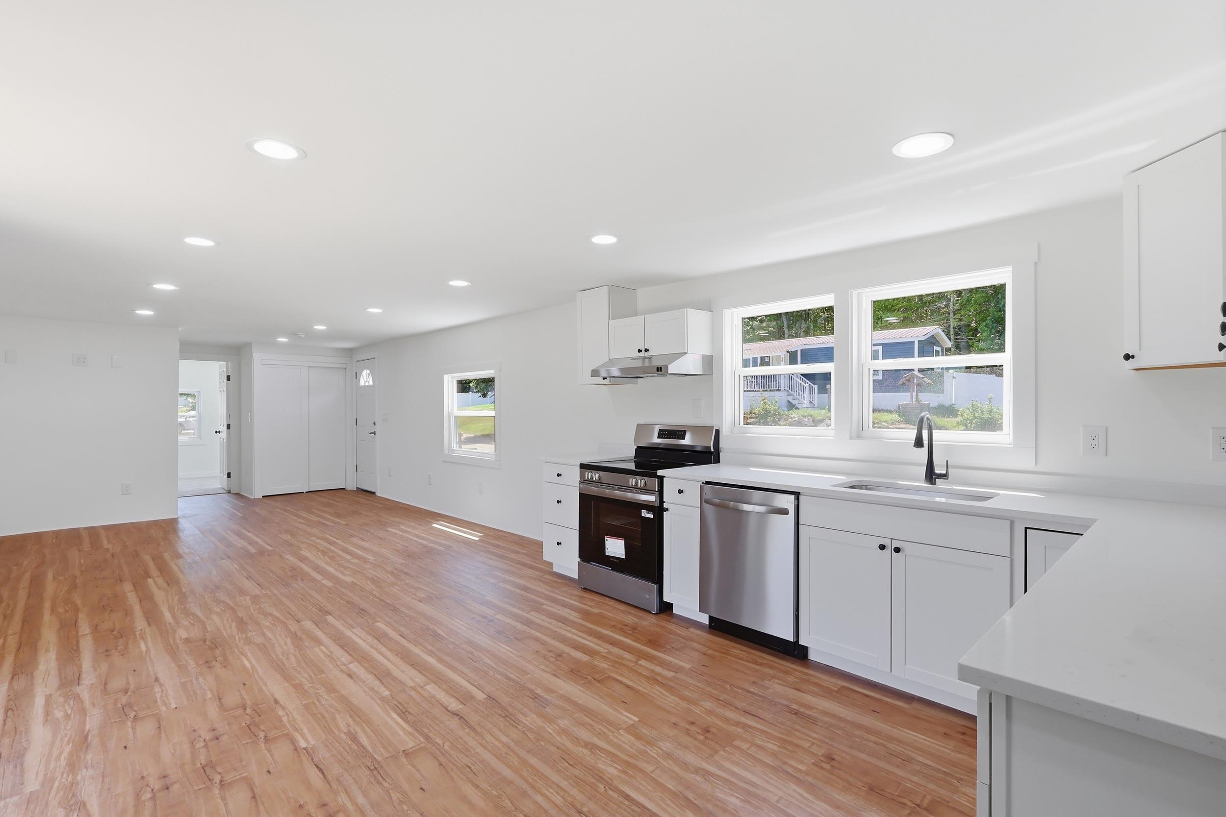 19 Cleo Cir, Rochester, NH 03868