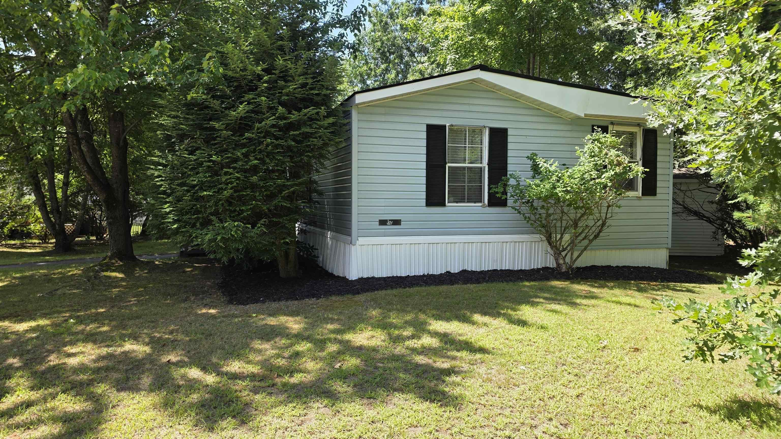 6 Saturn Ln, Nashua, NH 03062