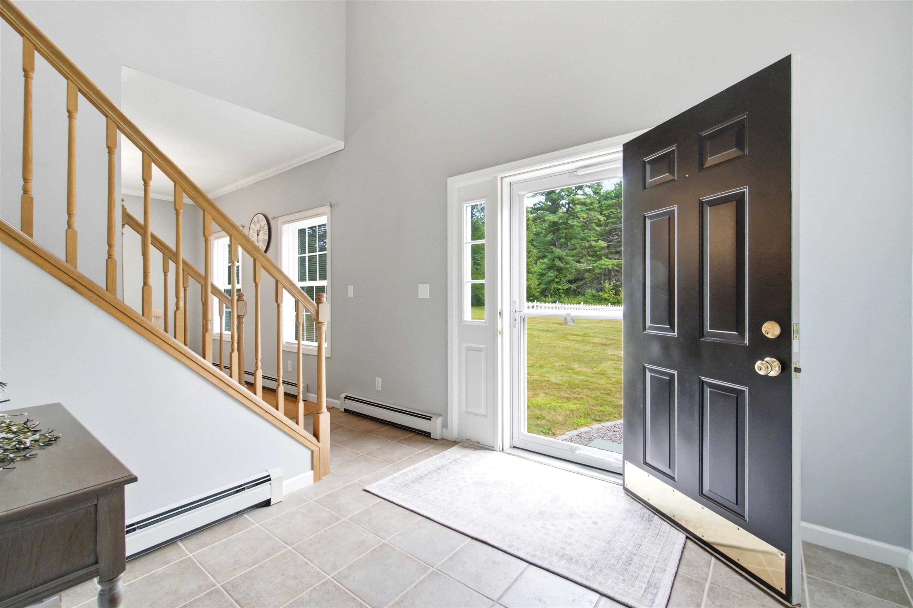 776 Meredith Center Rd, Laconia, NH 03246