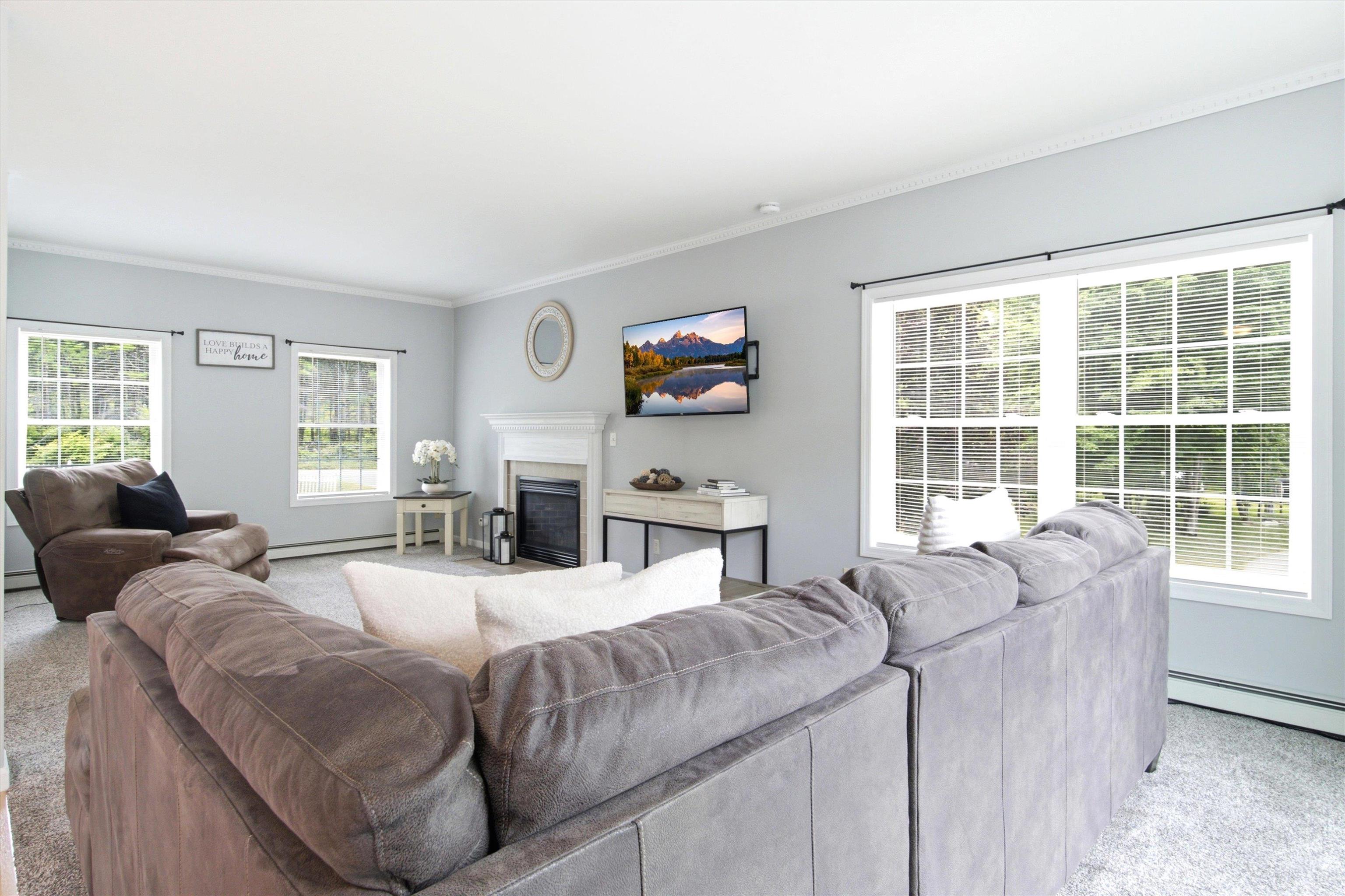 776 Meredith Center Rd, Laconia, NH 03246