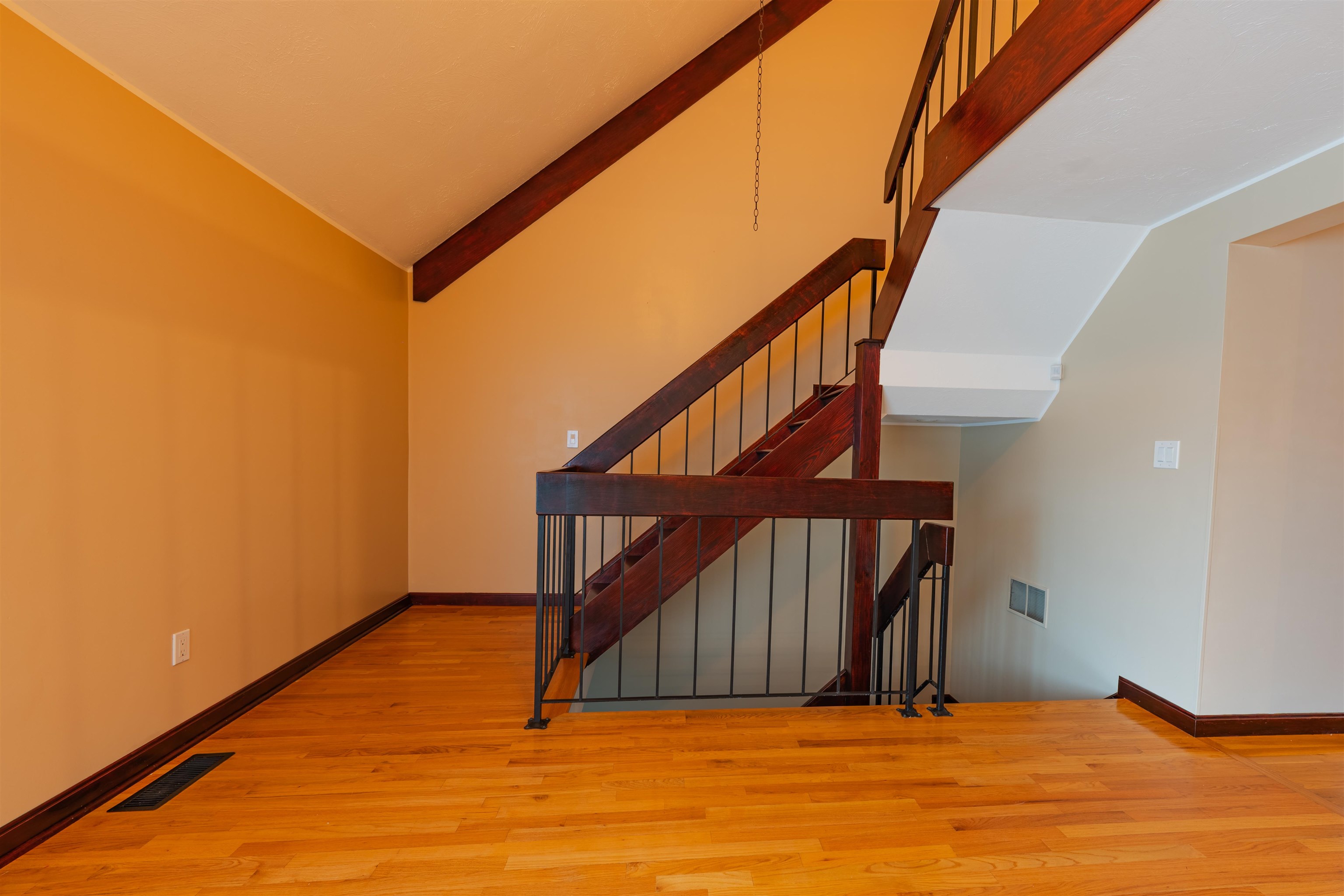 5 Tsienneto Rd #5, Derry, NH 03038