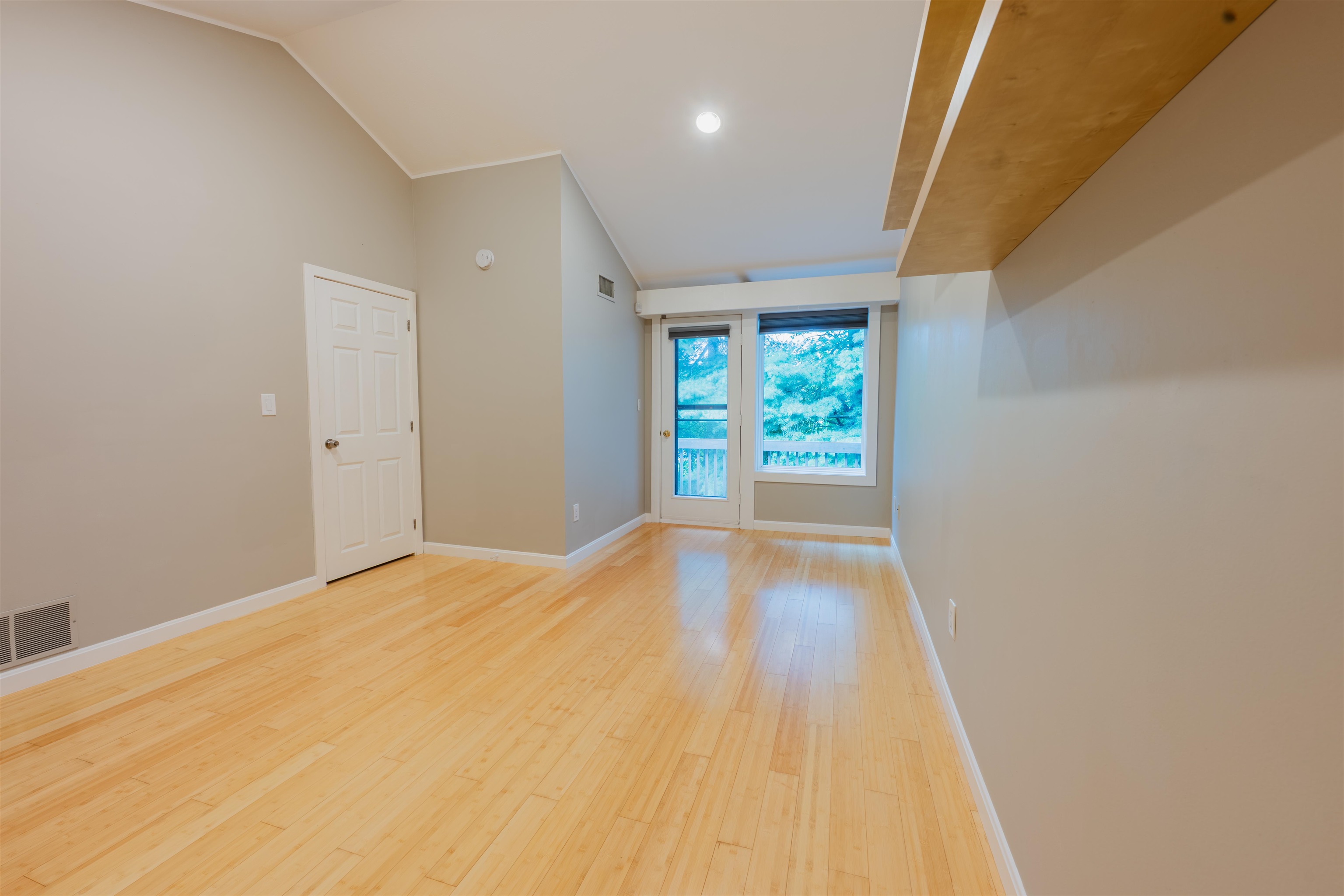 5 Tsienneto Rd #5, Derry, NH 03038