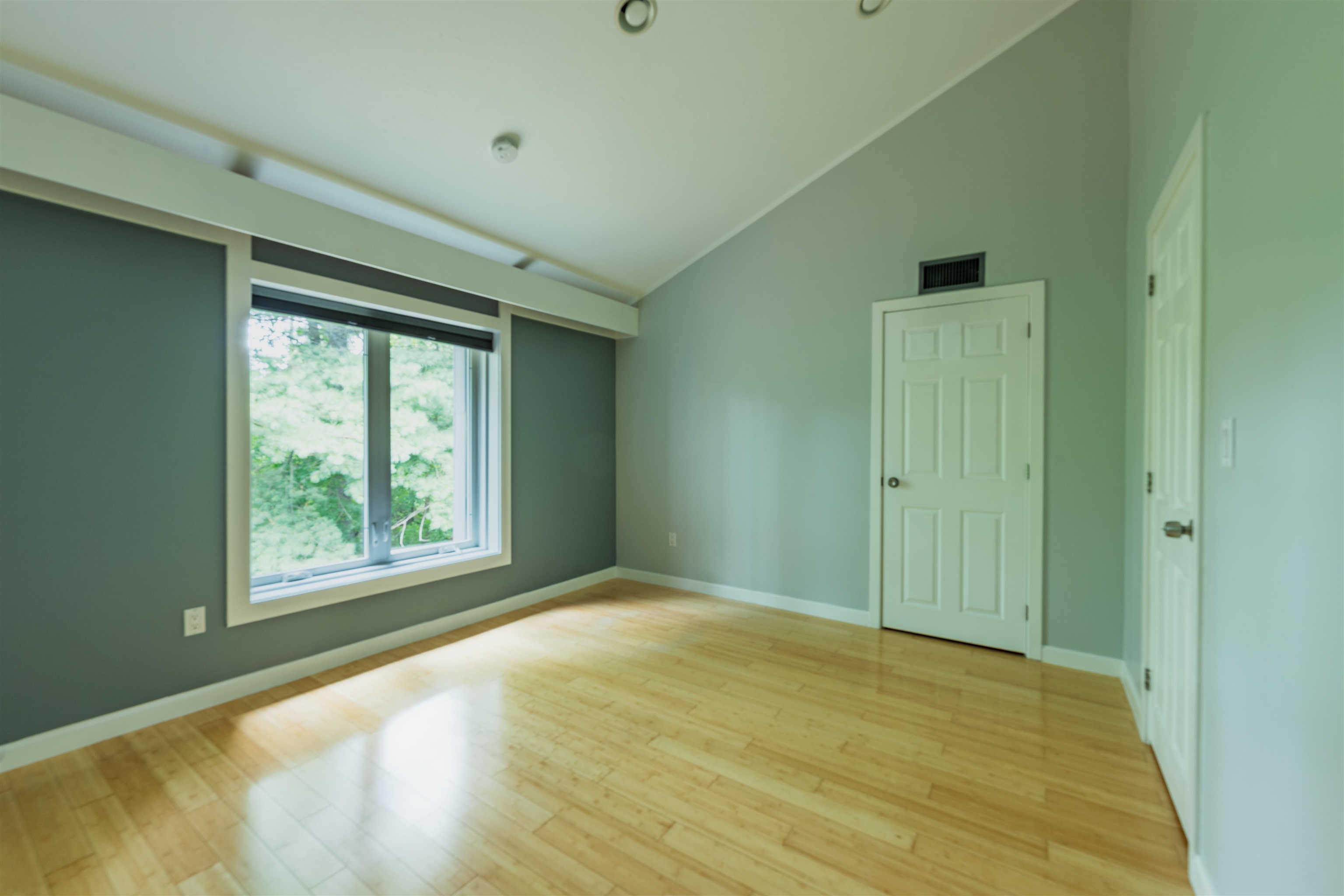 5 Tsienneto Rd #5, Derry, NH 03038