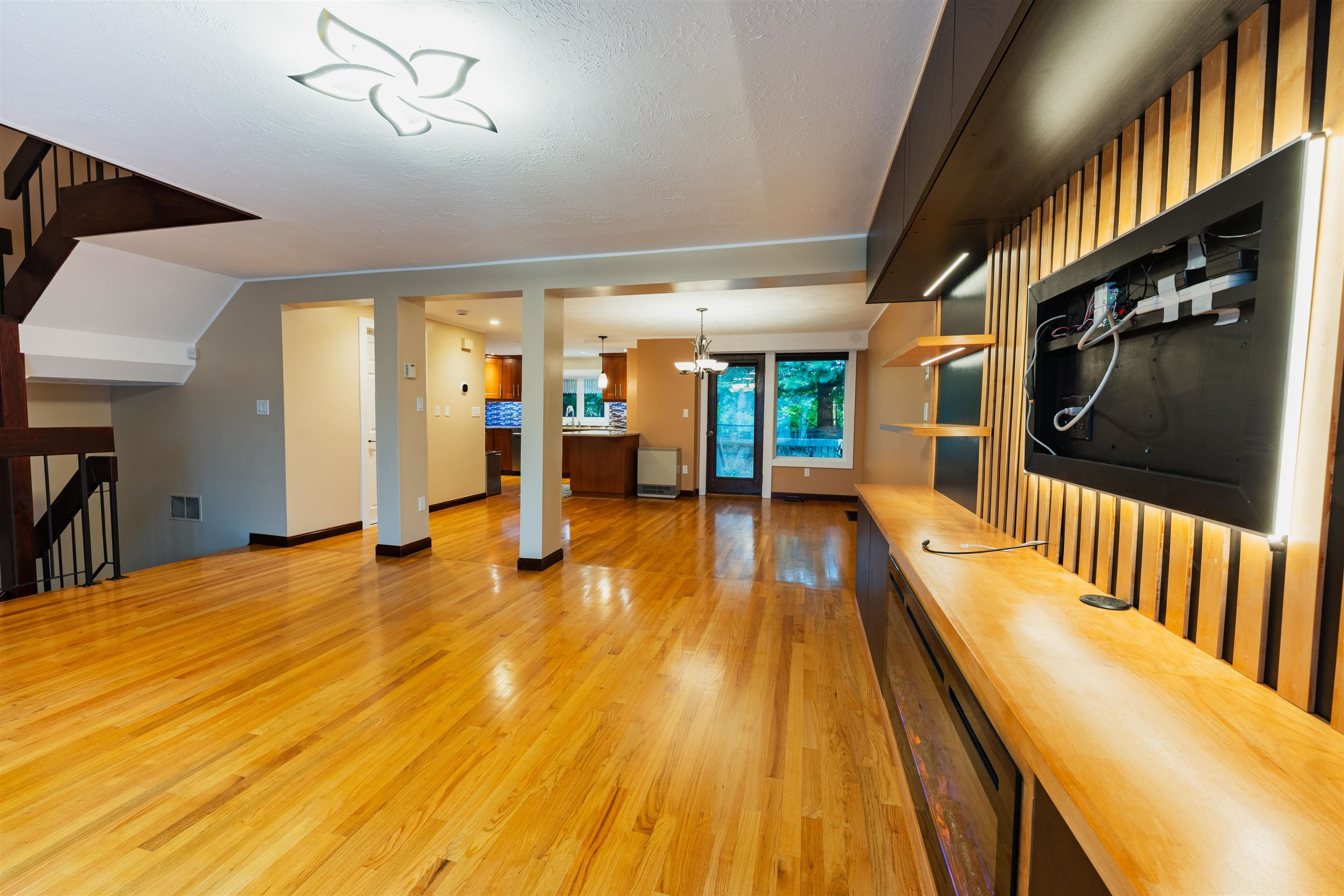 5 Tsienneto Rd #5, Derry, NH 03038