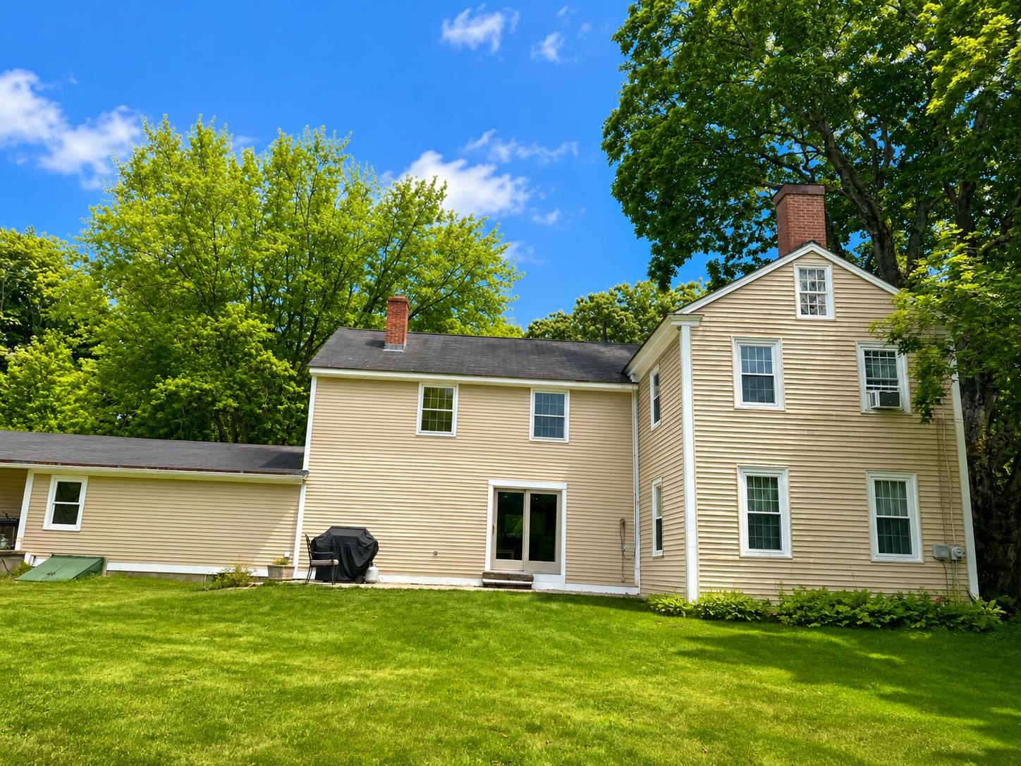 240 Mountain Rd, Concord, NH 03301