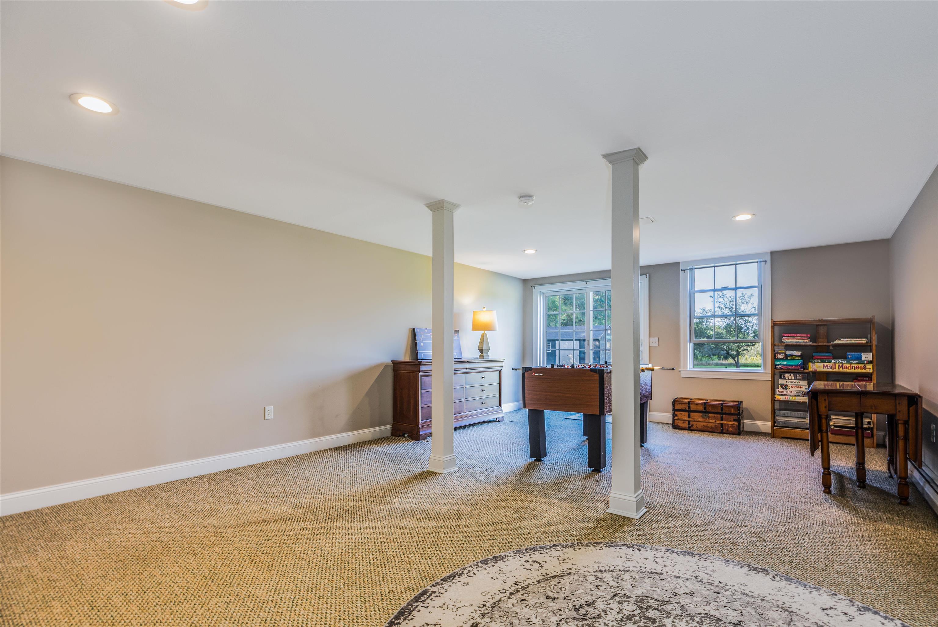 93 Bunker Hill Ave, Stratham, NH 03885