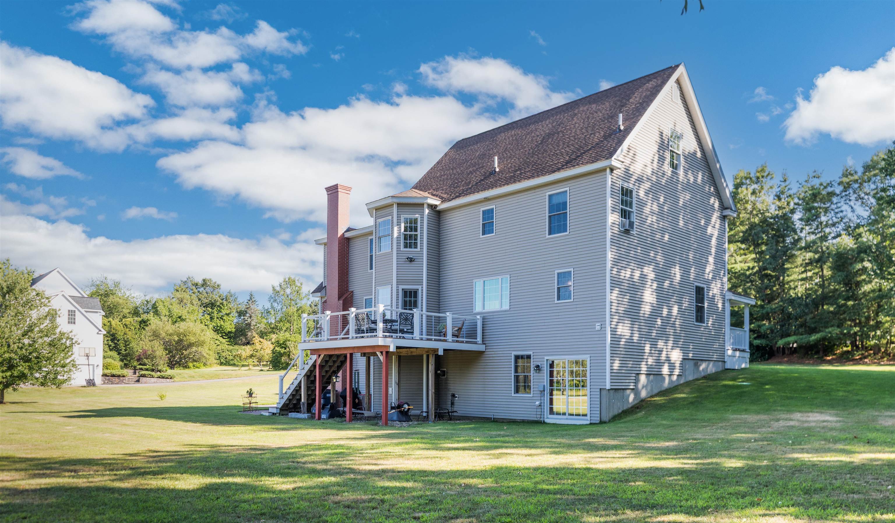 93 Bunker Hill Ave, Stratham, NH 03885