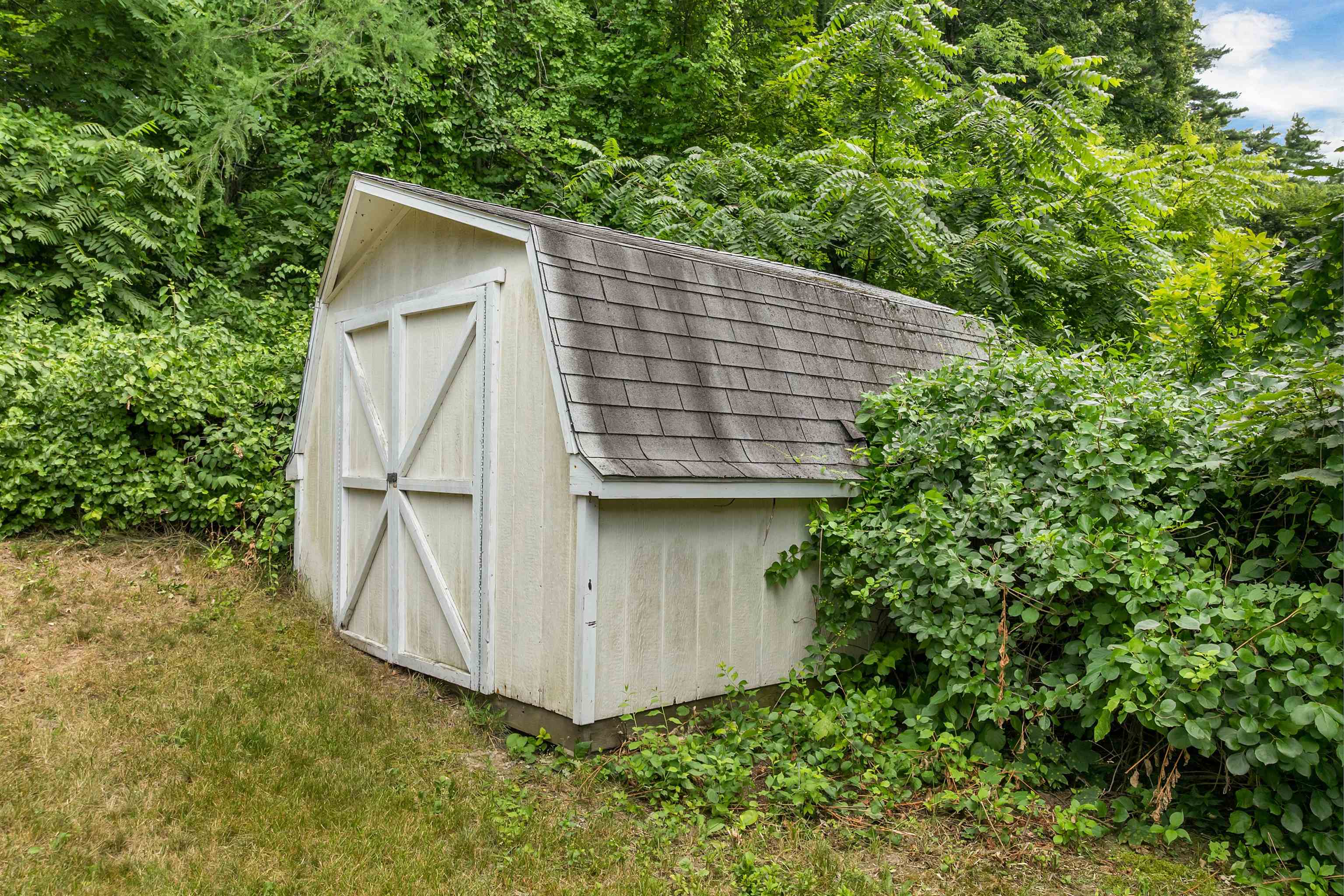34 Valley St, Laconia, NH 03246